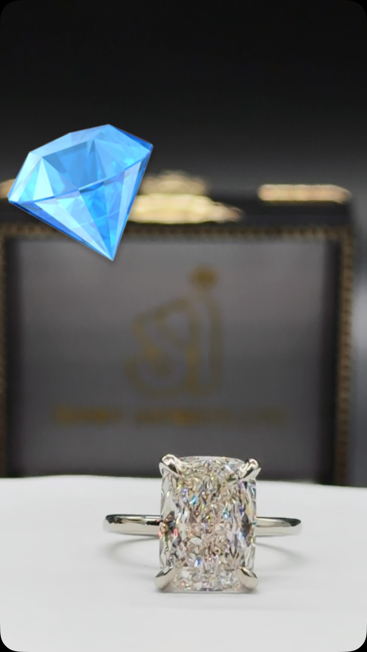 For those who love understated luxury💍💎
Elongated cushion, 4.83ct, with a hidden halo in white gold - beauty that reveals itself up close🤩
💎🤩💎Friday Rocks💎🤩💎
#simonimports #fridayrocks #elongatedcushion #hiddenhalo #diamondring