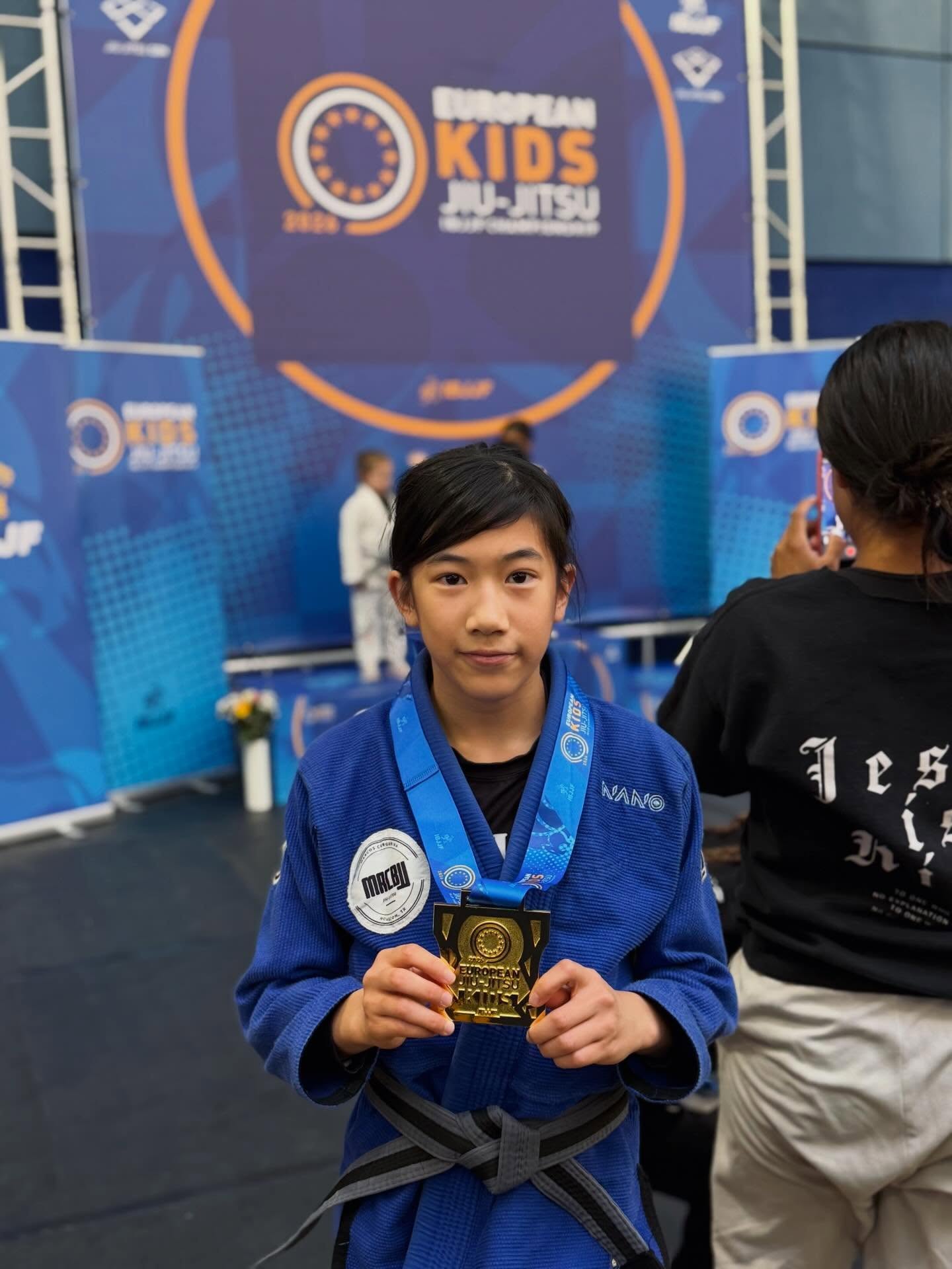 Huge congratulations to Olivia IBJJF European Kids Champion
Proud is an understatement. 100% submission rate.
This is heart, discipline, and belief coming together. We are beyond proud of you, not just for the gold, but for your preparation and the way you earned it!
This one is special.