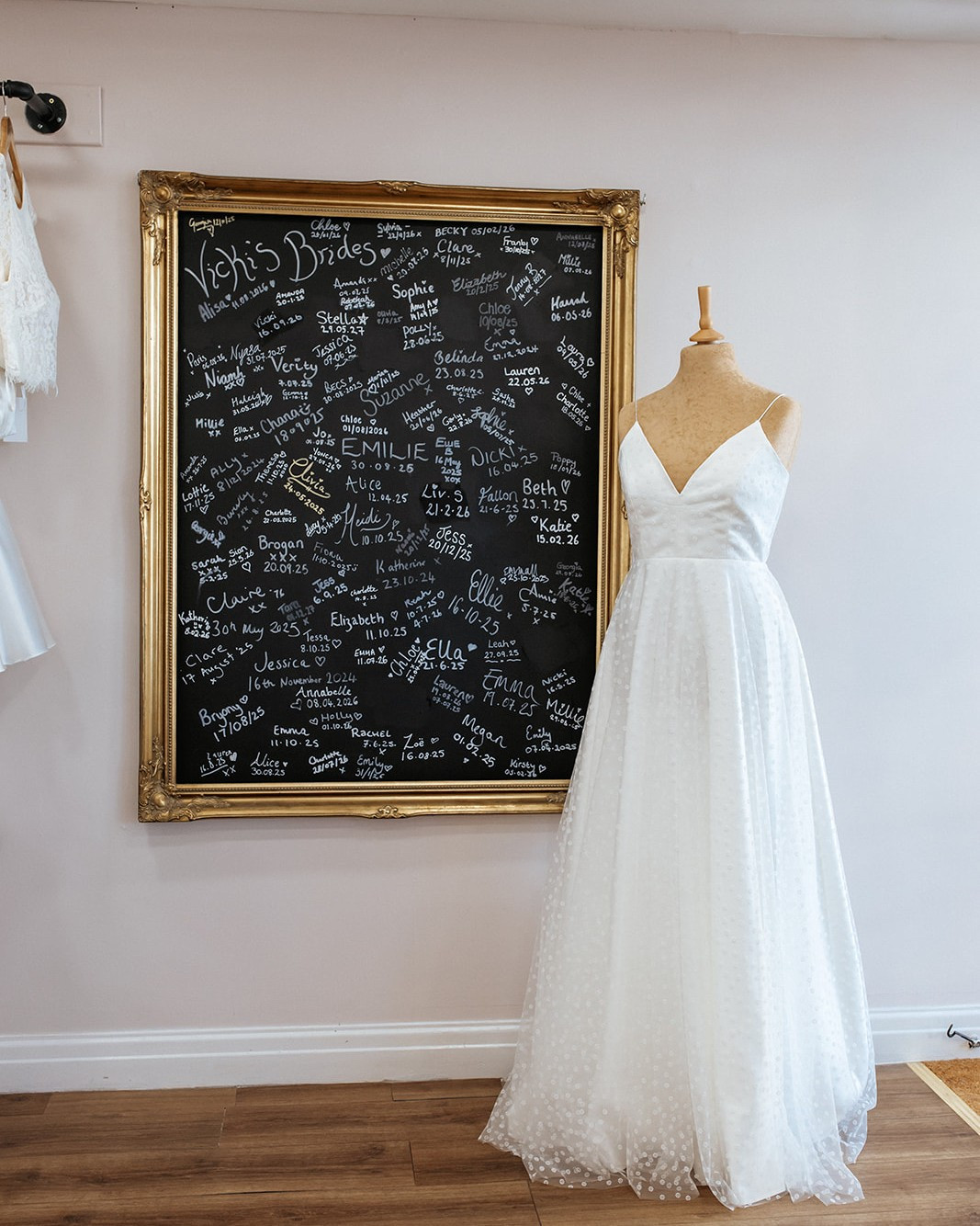 Vicki’s Wall of Fame ✨
Our Vicki’s brides are at the heart of what we do. Every name added to the board grows our beautiful family 🤍 we are beyond grateful to be apart of so many brides journeys!
📸 @hannahpartridgephotography
Kent bridal boutique | bridal boutique | bride to be | British bridal designer