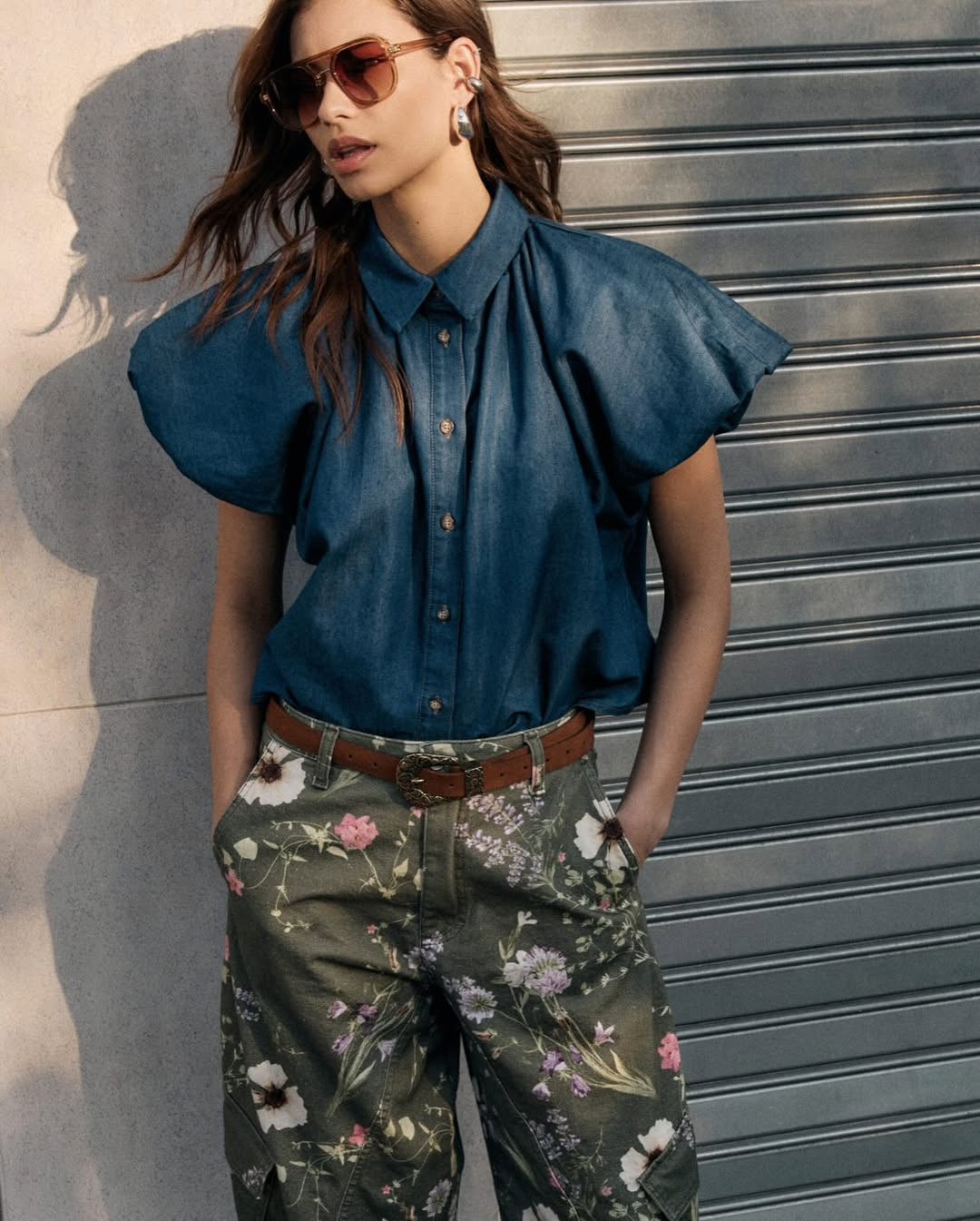 Denim blouse, no overthinking needed 💙.
Mid Season Sale is on, don’t miss it 🔥📲