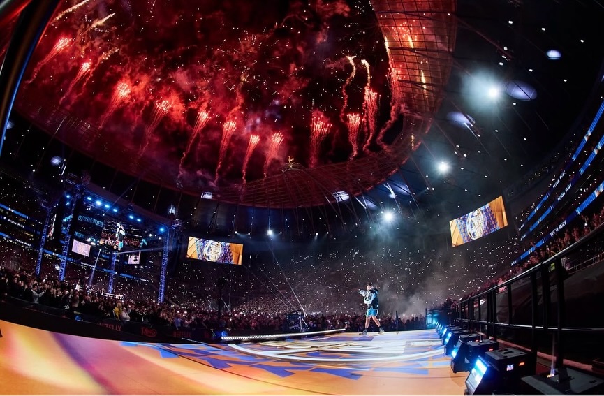 Fury + fireworks 𧨠π₯
πΈ @markrobinsonphoto
#tysonfury #heavyweight #stadiumshow #boxing #ringwalk