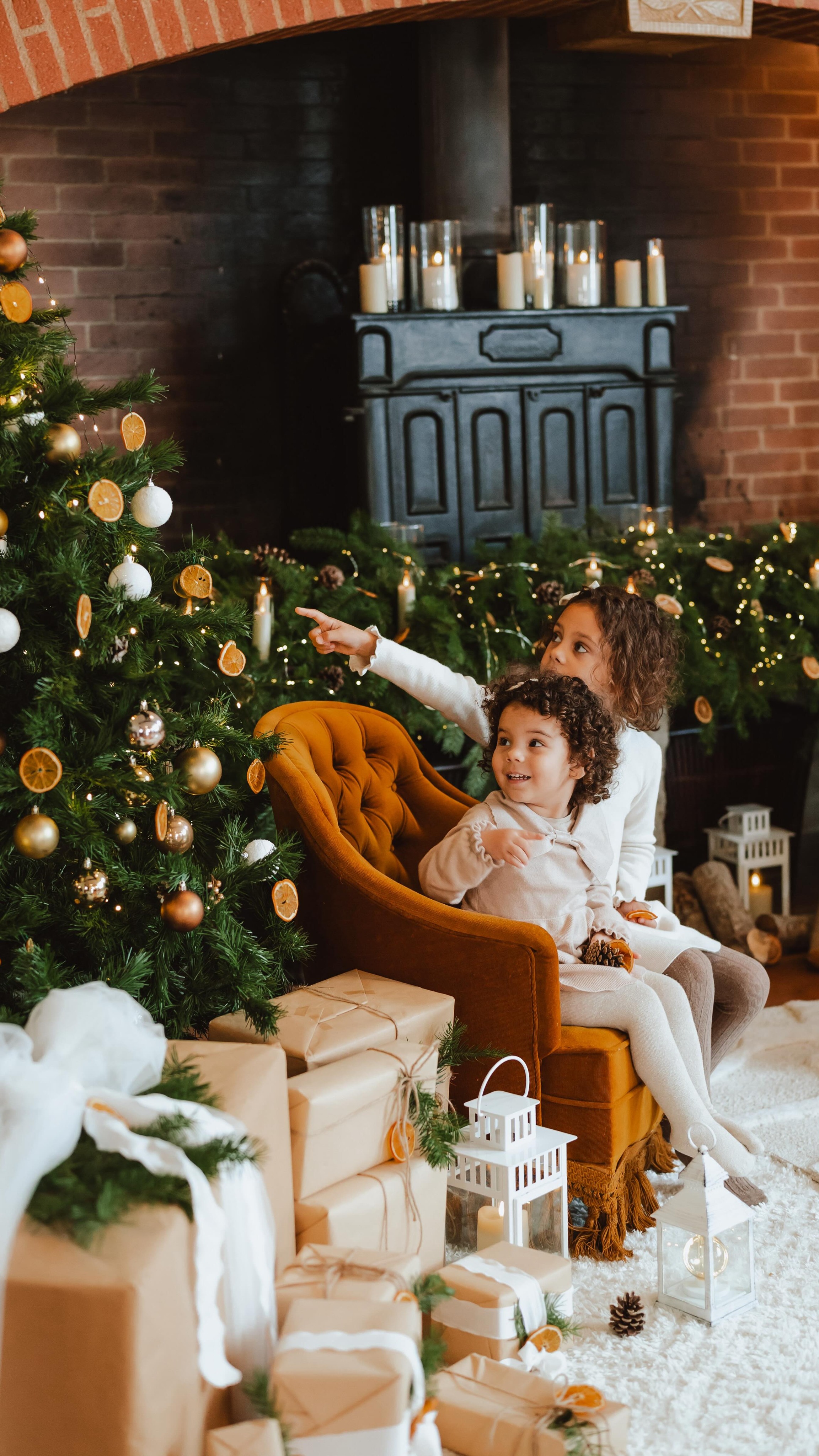 ✨ Premier décor du Noël au Château ! ✨
Une journée magique au @chateausaintmarcel, avec l’aide de la talentueuse @la_maisonauxgrands_chenes 🎄
Merci à ces 15 petits loulous d’avoir inauguré ce tout premier décor plein de féérie 🫶
Hâte de vous dévoiler toutes ces jolies images 📸
Rendez-vous le week-end prochain pour un nouveau décor : Noël au Chalet ! ❄️🎅
#Noël2025 #ChâteauSaintMarcel #MiniSéanceNoël #MagieDeNoël #photographemontauban #photographienoel