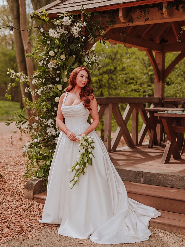 Still dreaming about all the beauty involved in this shoot at @thewoodlands.hothorpe
Phots by
Talented photographer @sambennettphoto
Group of local Leicestershire suppliers
Flowers @juliadilworthflorals
Styling @sparkleeventstyling
Make up @sjs__bridal
Sleepwear @sweet_dreams_bridal_co
Model @eleanxr_eve
#weddinghairleicestershire #leicesterweddinghair #bridehair #weddingsleicestershire #lweddinginspo