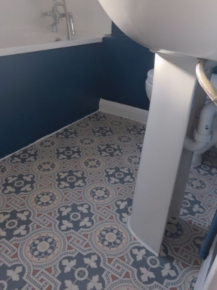 The PPHS team was working back in west london..doing what we do best..taking care of business..perfection in our name..perfection is our aim..##decorating ##decoratingessex
The PPHS team have now done 5 bathrooms in this colour..it is a Instagram special..
Our new customers seem to love this combo..🙏