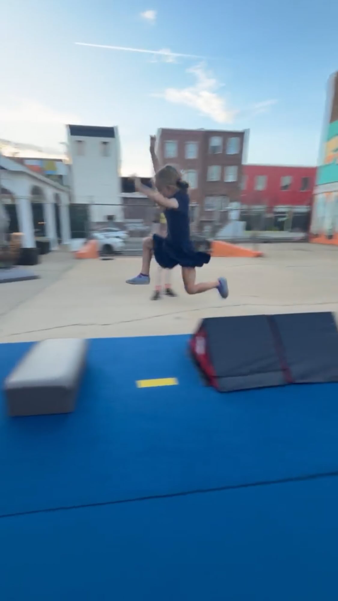 Nice weather 🤝 Outdoor Parkour! These kids look amazing!!!! #parkour #philadephia #flipoutproductions