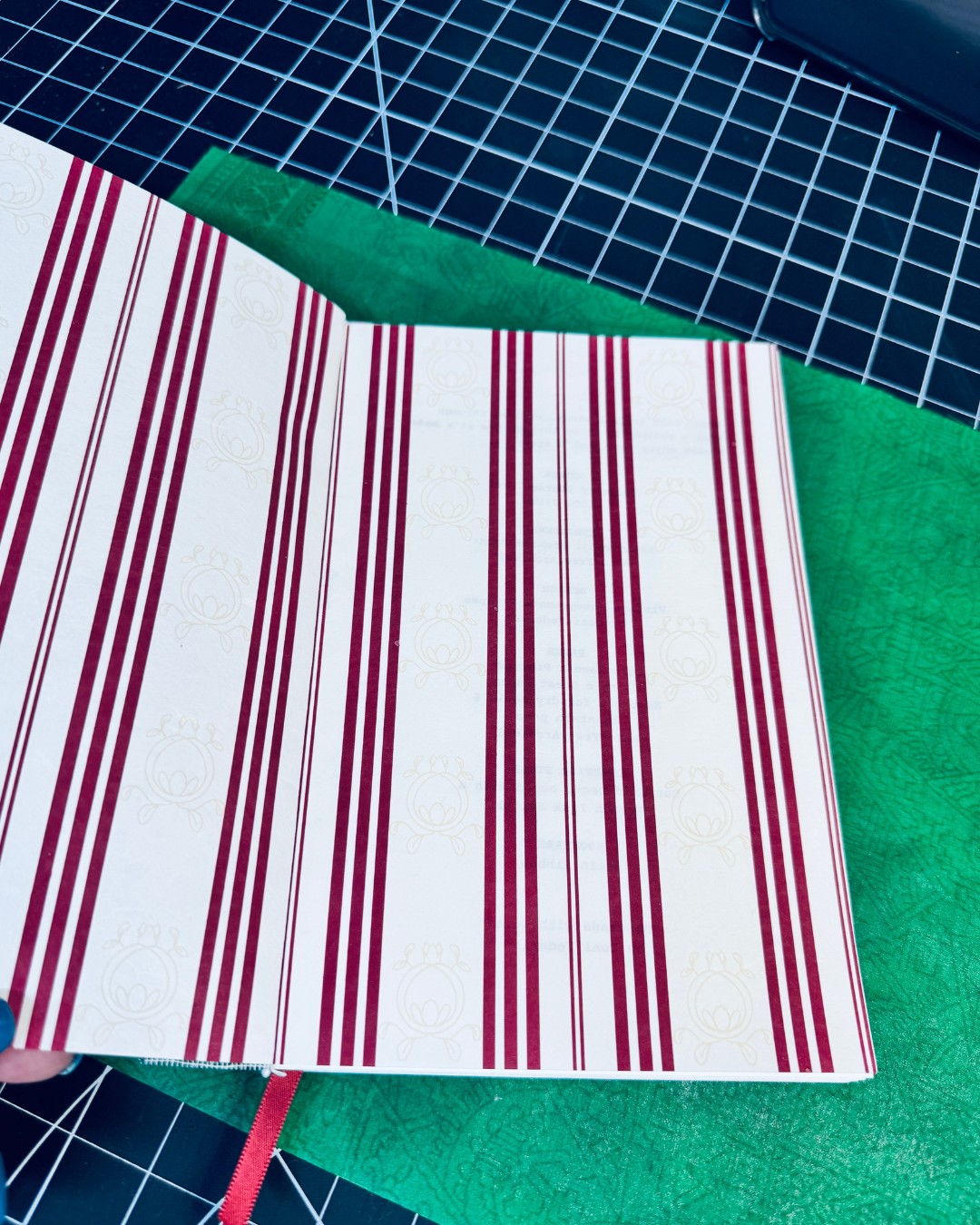 Time to case in this bad boy! It's a custom commission for a gentleman who wanted green fabric for the cover and "something inspiring wealth" for the endpapers. To work with the vibrant green fabric (upcycled silk), I gave him my Candy Striped pattern with vintage, monochromatic pomegranate motifs in the background.
My playlist is pumping, my @soulfoodcandleco Cafe Con Leche candle is burning. Let's do this!