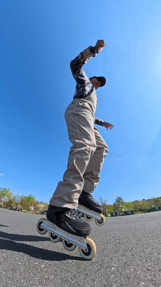 Thought I'd give this a shot... Took a few tries, but I finally nailed it! Would you dare? 😏 #inlineskatingberlin #chester #scream #linkinparkchallenge