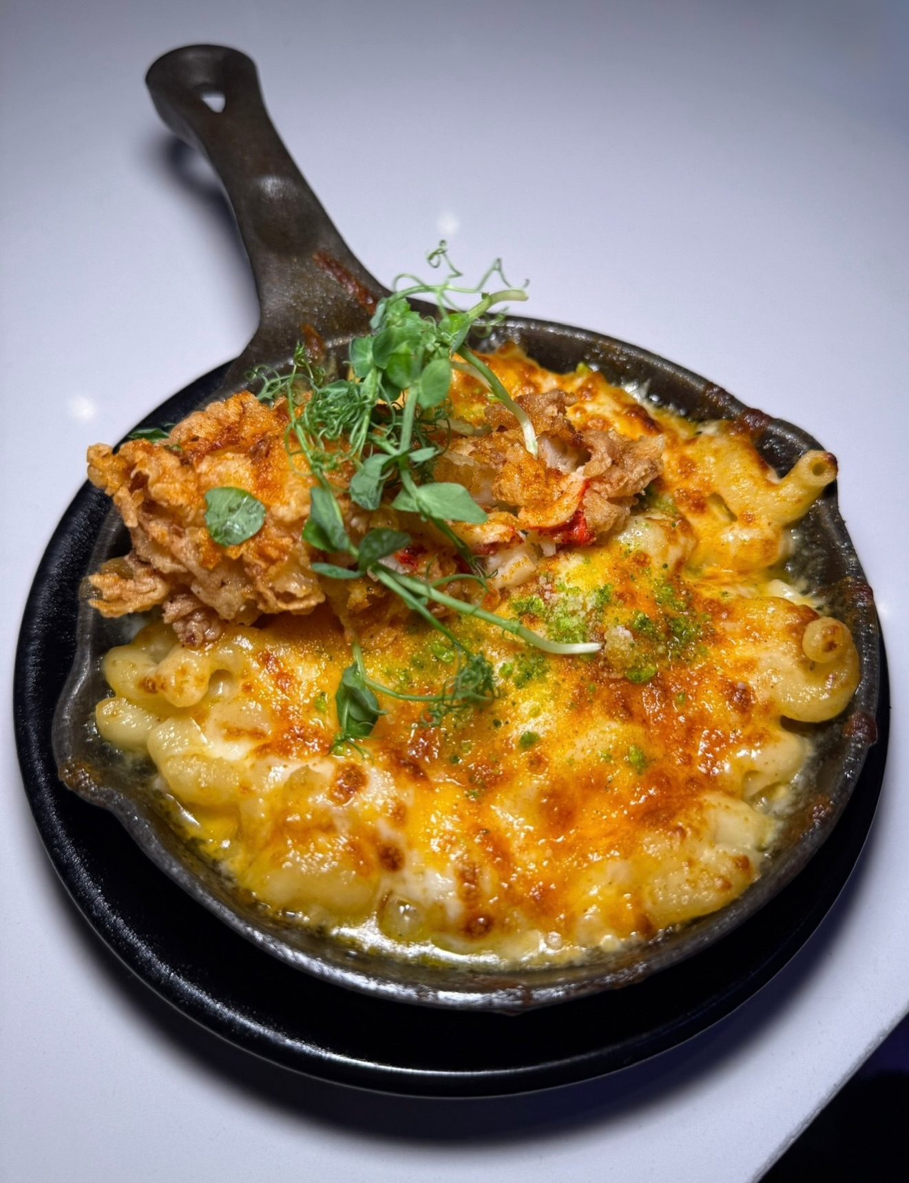 Baltimore, your Tuesday deserves a little indulgence. Fried lobster tail over creamy mac and cheese, rich, golden, and made to turn an ordinary evening into something worth savoring. Join us tonight for dinner.