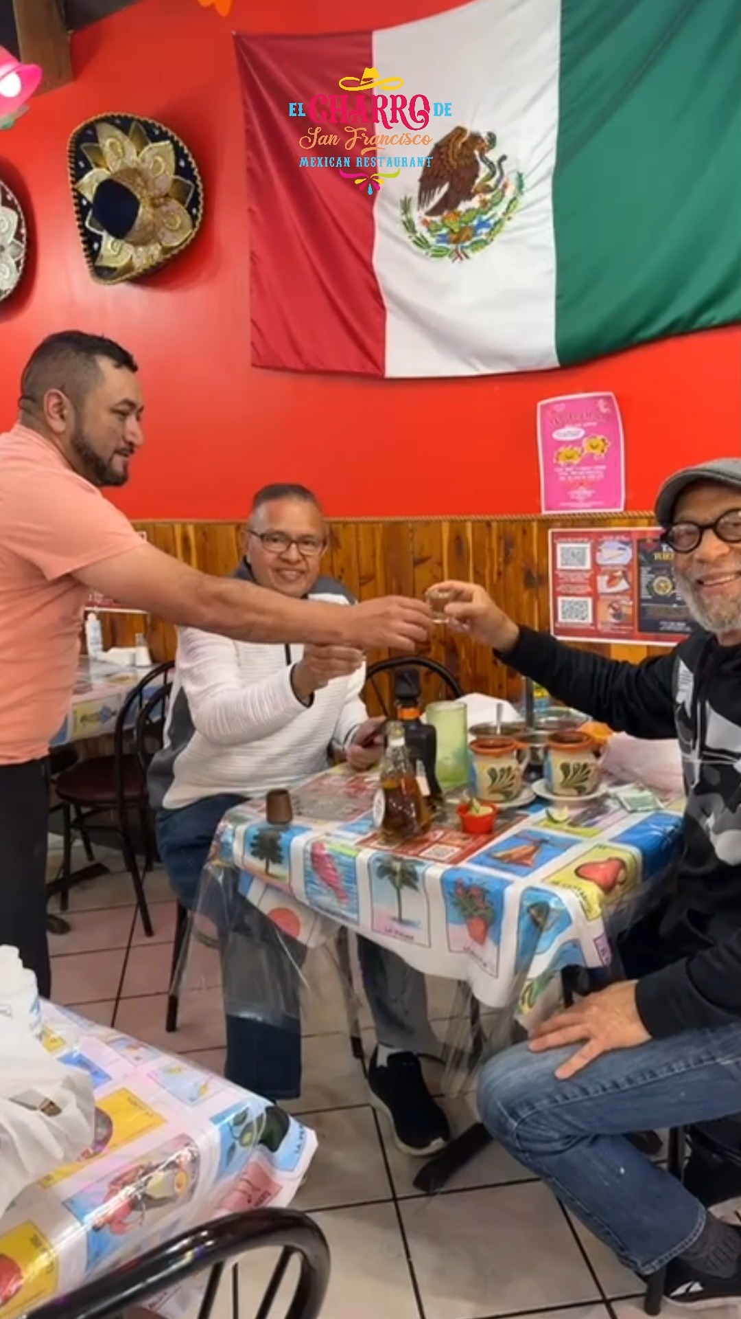 Experiences and unique flavor that fill your stomach and your heart. You can’t miss it! 😋❤
#chicagofood #comidamexicana #tacos #tacosmexicanos #quesadillas #camarones #elcharrodesanfrancisco