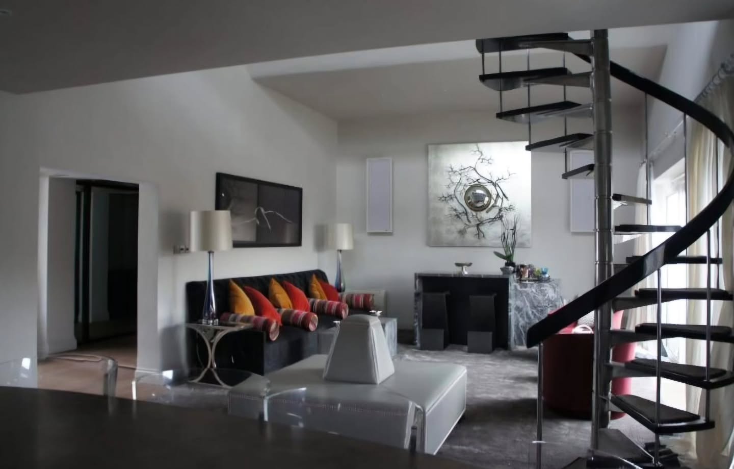 High-end living is all in the geometry.
We love how the industrial feel of this steel spiral staircase balances out the soft textures and pops of color in the lounge area.
A perfect example of how a structural element can serve as the primary piece of art in a room.
#HiraConstruction
#londonhomes