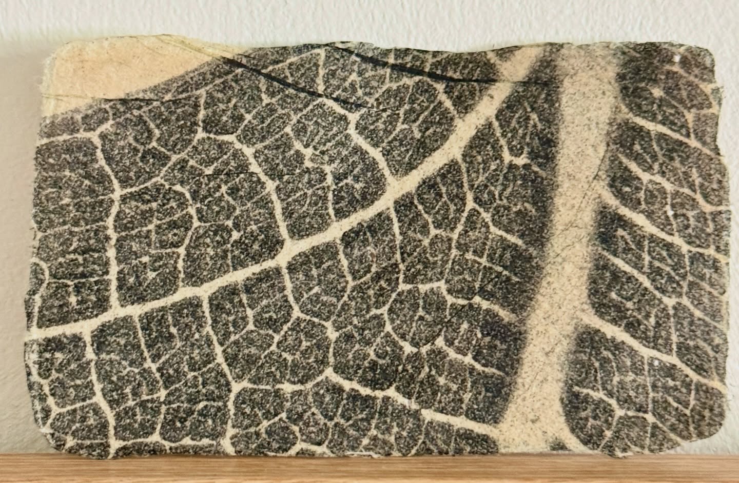Unique card number 63, from the Pillow Book fragment project, now with me in London. Part of a larger work by @joost_vandebrug . scroll along to see the original work #pillowbookfragment #joostvandebrug #memory #generosity