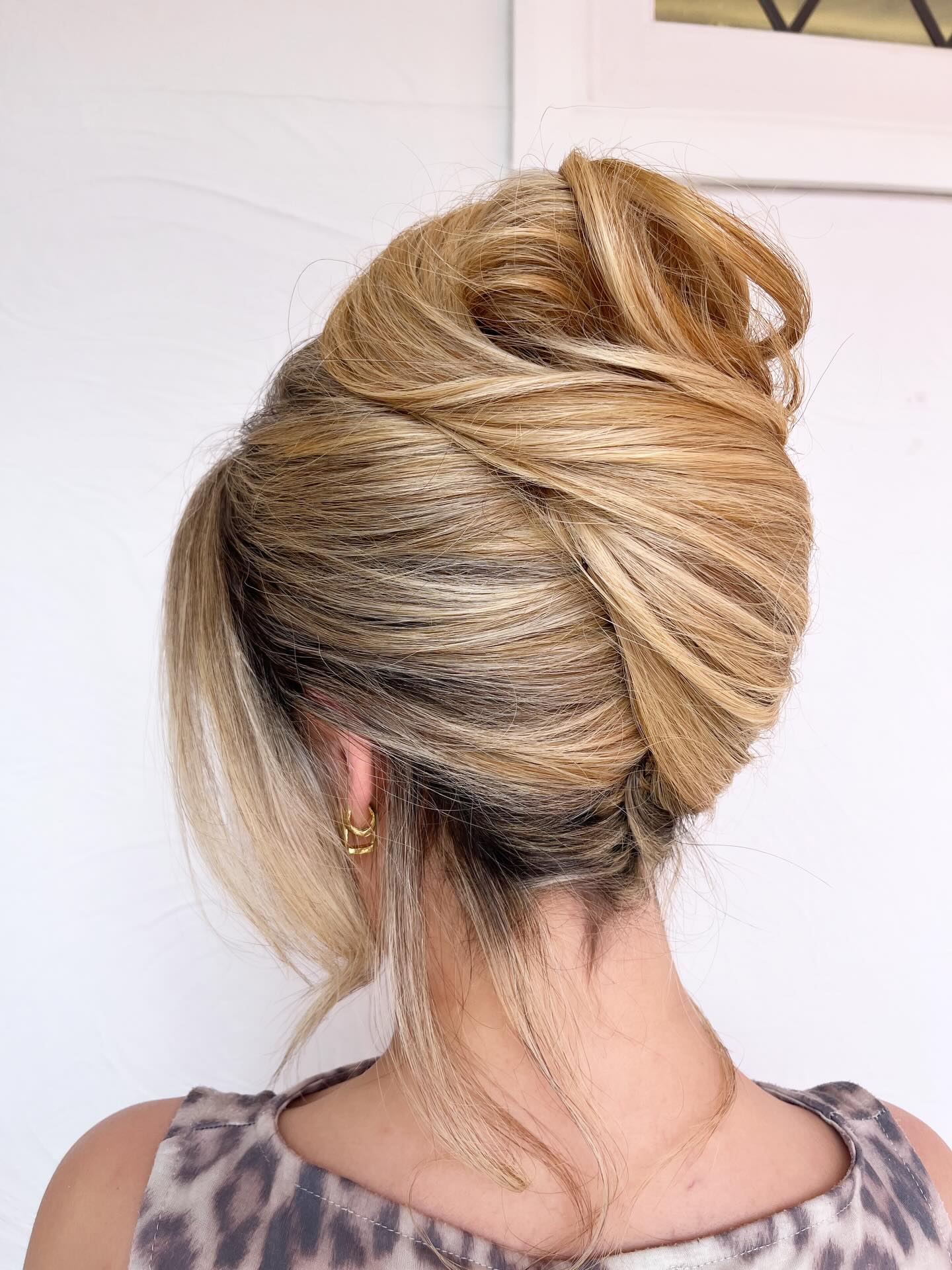 The elegant classic French twist
Question is wispy bits or no wispy bits?
#weddinghairleicestershire #leicesterweddinghair #bridehairleicester #bridalhair #northamptonweddinghair