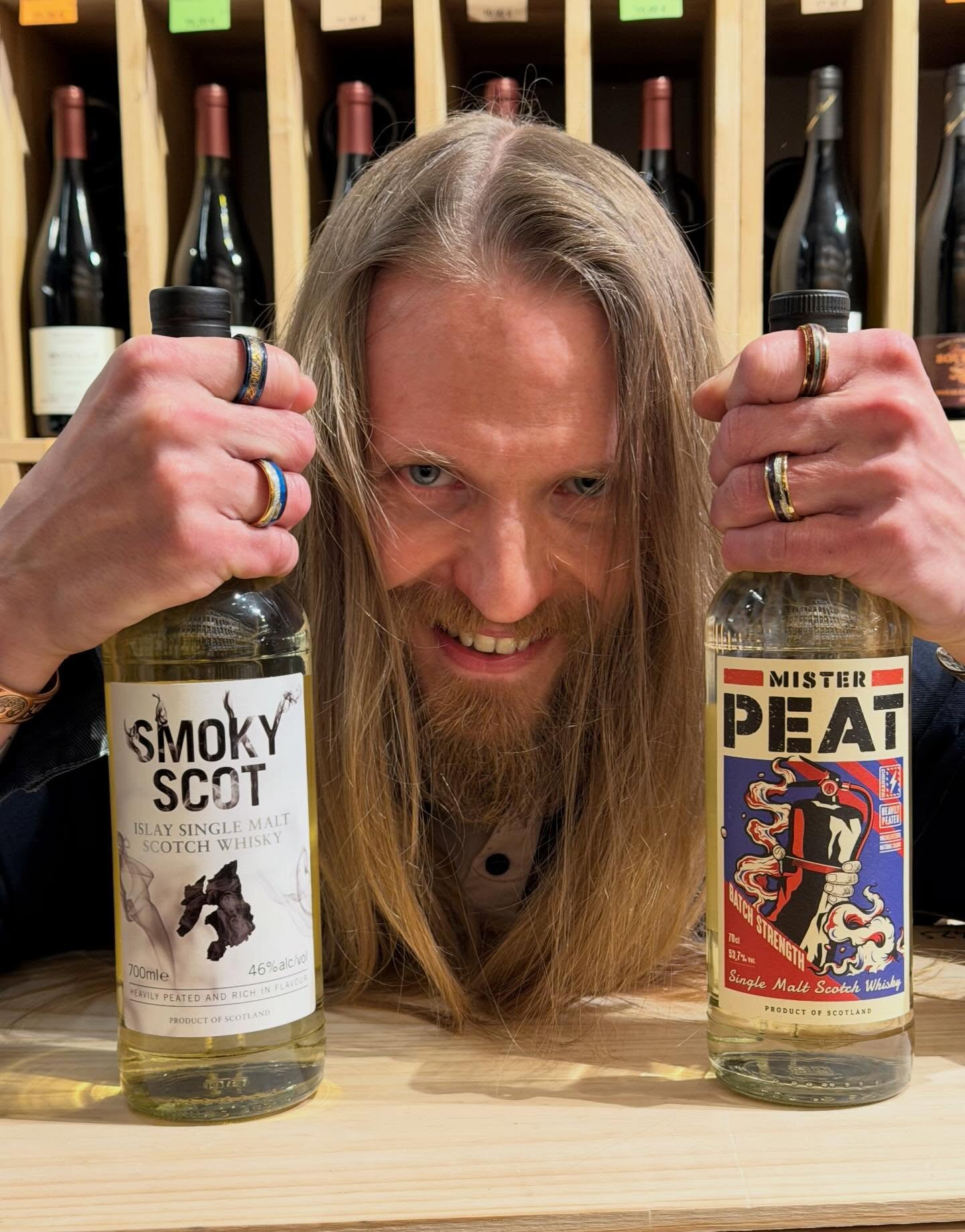 Certains cherchent des whiskies faciles.
Thomas, pas vraiment.
Ici, on est sur du tourbé, du fumé, du franc.
Mais toujours bien fait.
Il se fera un plaisir de vous faire découvrir notre sélection de spiritueux.
Thomas vous attend à Lille… sans pression ⚔️
#lesvinsgourmands