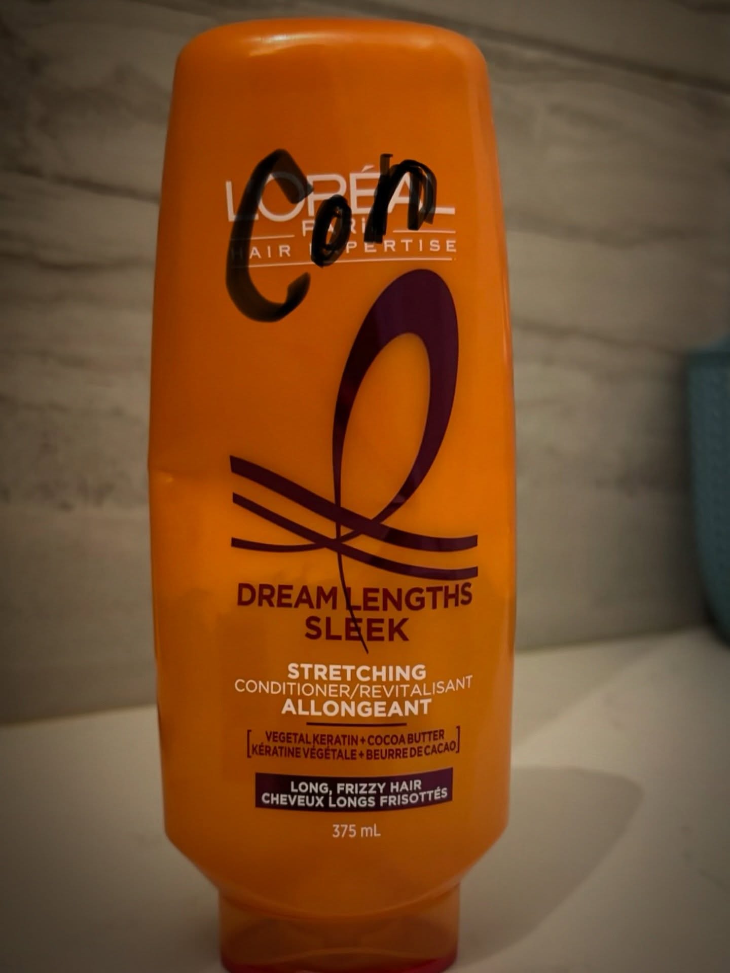 Beauty brand packaging that only works in perfect lighting & with perfect vision, is not working.
Shampoo and conditioner bottles should be readable in a steamy showerânot require detective-level squinting or a black Sharpie backup system (yes, Iâve done it).
If I have to guess what Iâm grabbing mid-wash, thatâs a design problem, not a user problem.
Good packaging needs clear hierarchy, contrast, and instant recognition when wet hands and steam are involved.
Design isnât decorationâitâs communication. And right now, too many beauty brands are failing that test.
Good design should never need backup from a marker pen.
#CBirdCREATIVE #PackagingDesign #BeautyBrandDesign #lorĂŠal #DesignFails