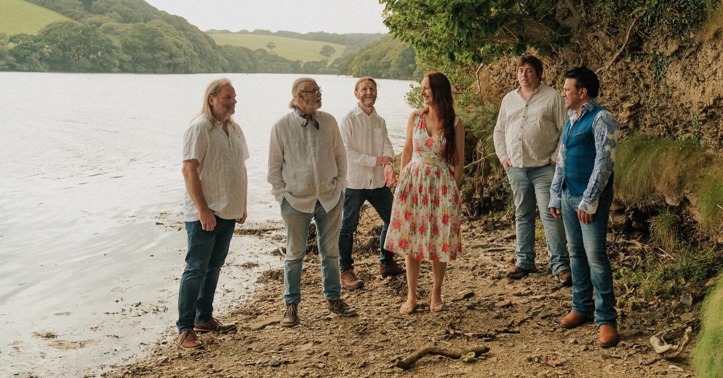 Tomorrow night something brilliant is happening at @cedarshallwells as @peterknightsgigspanner come to town!
I could endlessly watch Gigspanner Big Band. Their music is beautiful and inspiring and their on stage chemistry enthralling. When they’re playing, I don’t think about anything else - and that is rare! 😊
If you love folk music or fantastic musicianship, you’ll love them too.
Can’t wait for more tomorrow evening. 🎶 👏
#gigspanner #folk #livemusic #somerset #letsgo