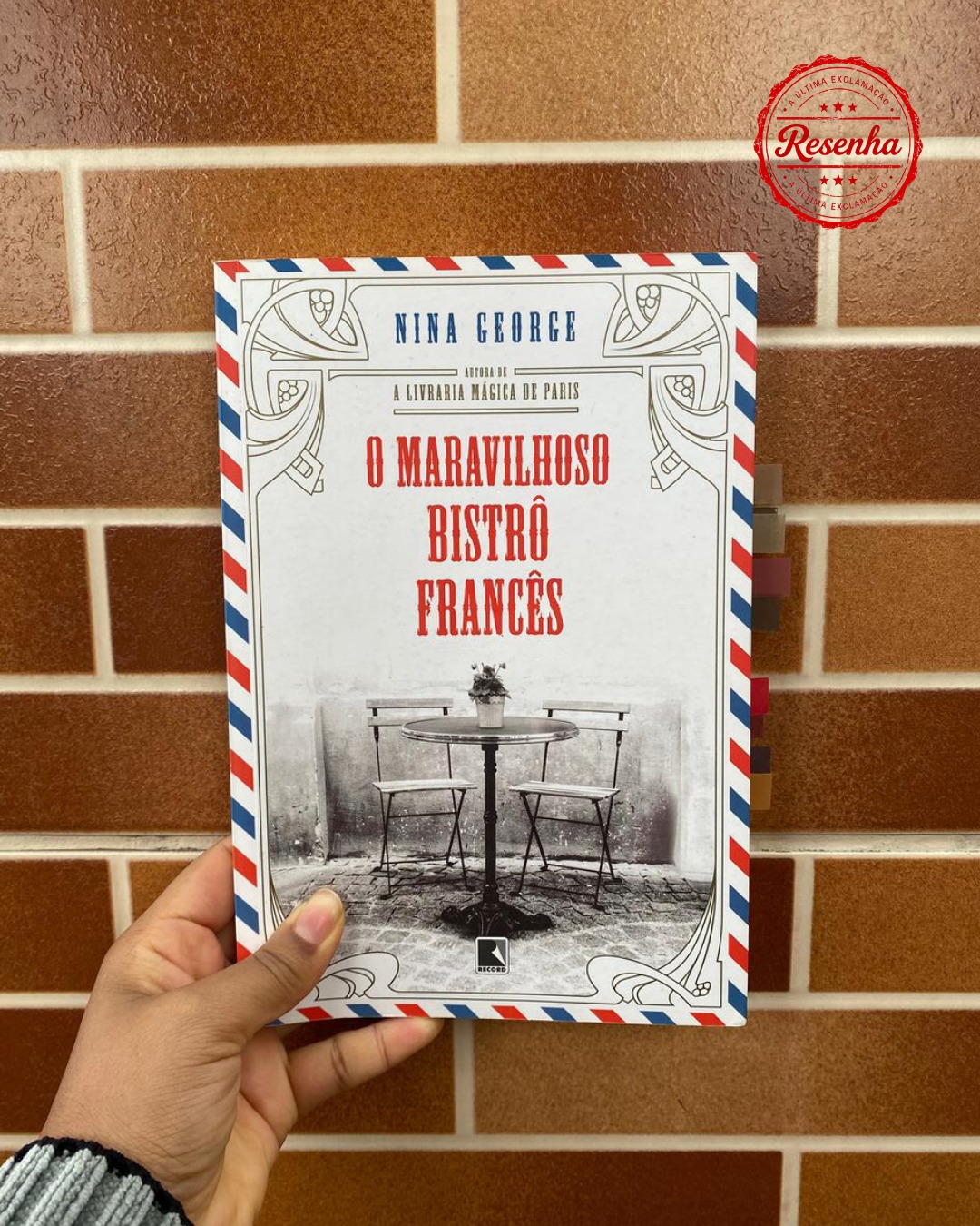 O Maravilhoso Bistrô Francês - Nina George, Nota: ⭐️⭐️⭐️⭐️⭐️
O Maravilhoso Bistrô Francês, de Nina George, é uma leitura delicada, sensível e cheia de reflexões sobre recomeços, perdas e o poder transformador da vida.
Marianne decide abandonar tudo e embarcar em uma jornada inesperada… rumo à França. No meio do caminho, ela descobre que se perder pode ser exatamente o que a gente precisa para se encontrar.
Esse livro fala sobre dor, mas também sobre liberdade, autoconhecimento e segundas chances.
🍒Leia a resenha completa no blog, o link está na Bio.
📌Já leu ou ficou com vontade? Me conta aqui nos comentários!
💬Salva esse post pra não esquecer dessa indicação e me segue para mais resenhas✨
#livros #resenhas #omaravilhobistrôfrancês #bookstagram #foryou