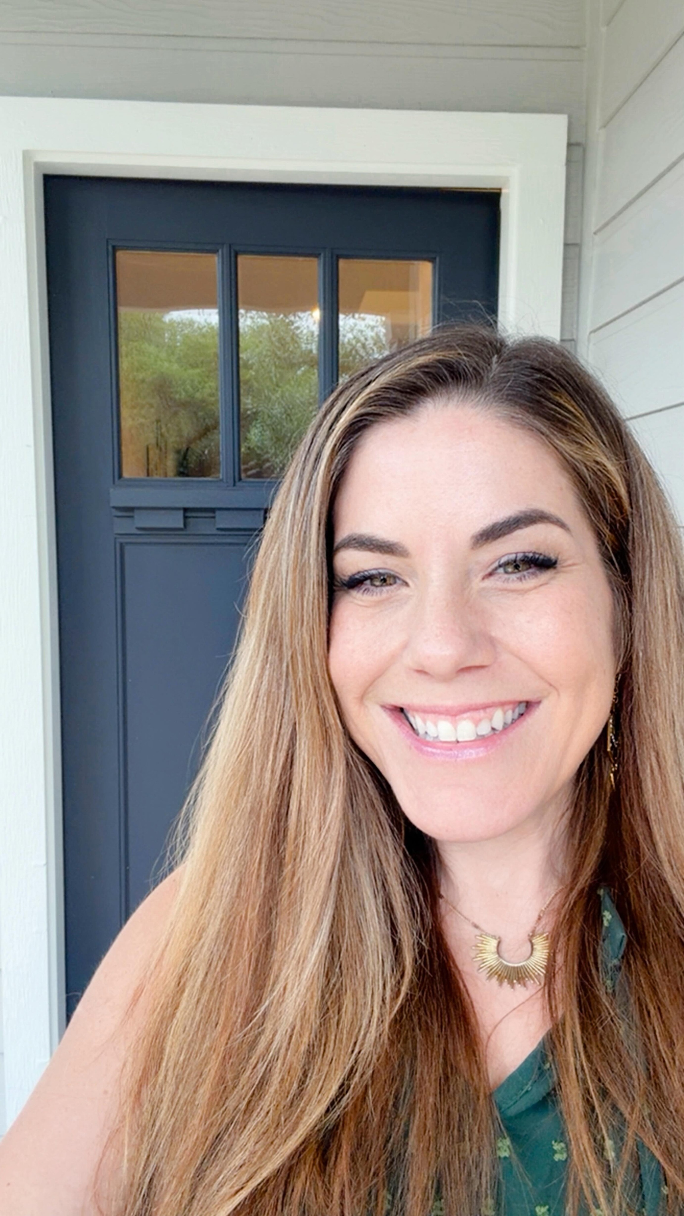 Live from 2121 Amur and… this one hits different in person.
Light pouring in, spaces that actually work for real life, and a backyard made for easy weekends and gathering. It’s one of those homes you walk into and immediately get it.
Open House today
2 to 4 PM
2121 Amur Dr, Austin, TX 78745
4-bed | 2.5-bath | 2400 sqft | $700k
If you missed the live, this is your sign to come see it before it’s gone or message me for a private tour.
#southaustin #austinrealestate #austinrealtor #atxhomes #openhouseatx