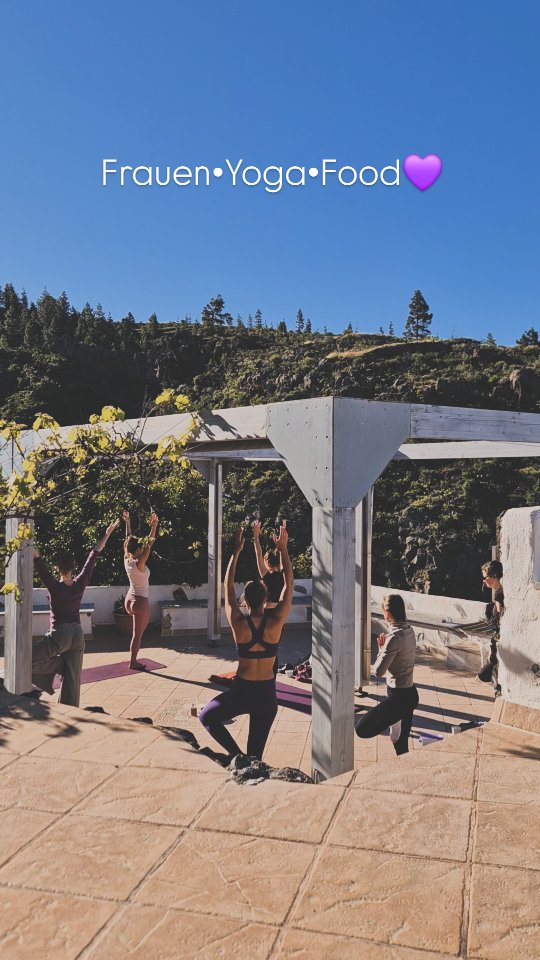 ✨ Frauenpower, Achtsamkeit & pure Energie ✨
Ein unvergessliches Retreat voller Yoga, Verbindung und nährender Momente liegt hinter uns. 🧘♀️💛 Gemeinsam haben wir geatmet, losgelassen, gelacht und unseren Körper mit gesundem, veganem & glutenfreiem Soulfood verwöhnt. 🌿🥗
Zeit nur für uns.
Zeit zum Auftanken.
Zeit, um wieder bei uns selbst anzukommen.
Dankbar für jede wundervolle Frau, die diese Tage so besonders gemacht hat. 💫
Bist du beim nächsten Retreat dabei?
#FrauenRetreat #YogaRetreat #WomenEmpowerment #yogaretreatteneriffa