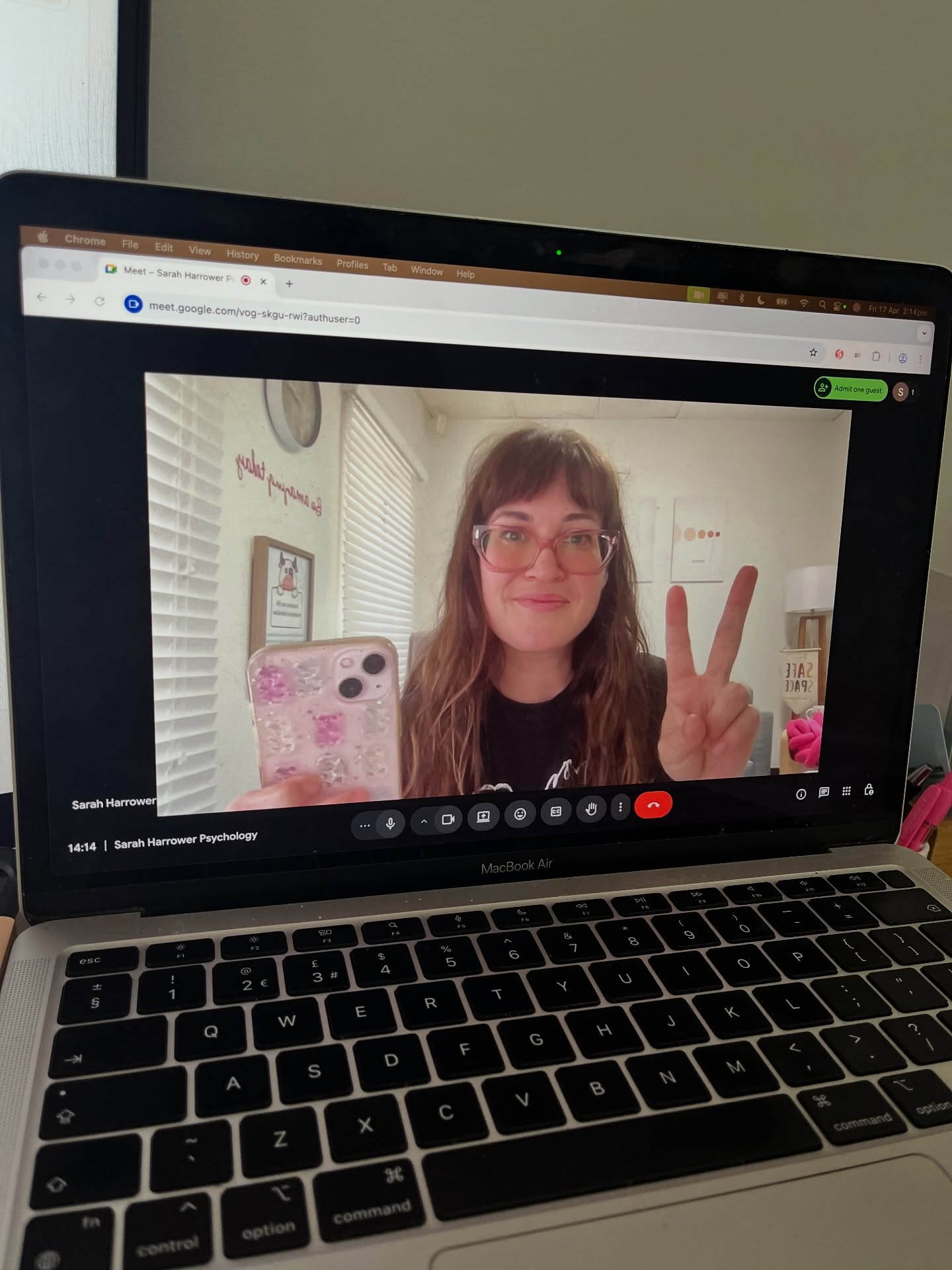 Every day that I work I feel grateful ✨
Sitting at my computer about to meet with the most courageous humans: people navigating new parenthood, birth trauma, and what it means to be their kind of brain in the world.
The trust people place in me when they share the hard stuff? I don’t take that lightly. Not even a little bit. ✌️