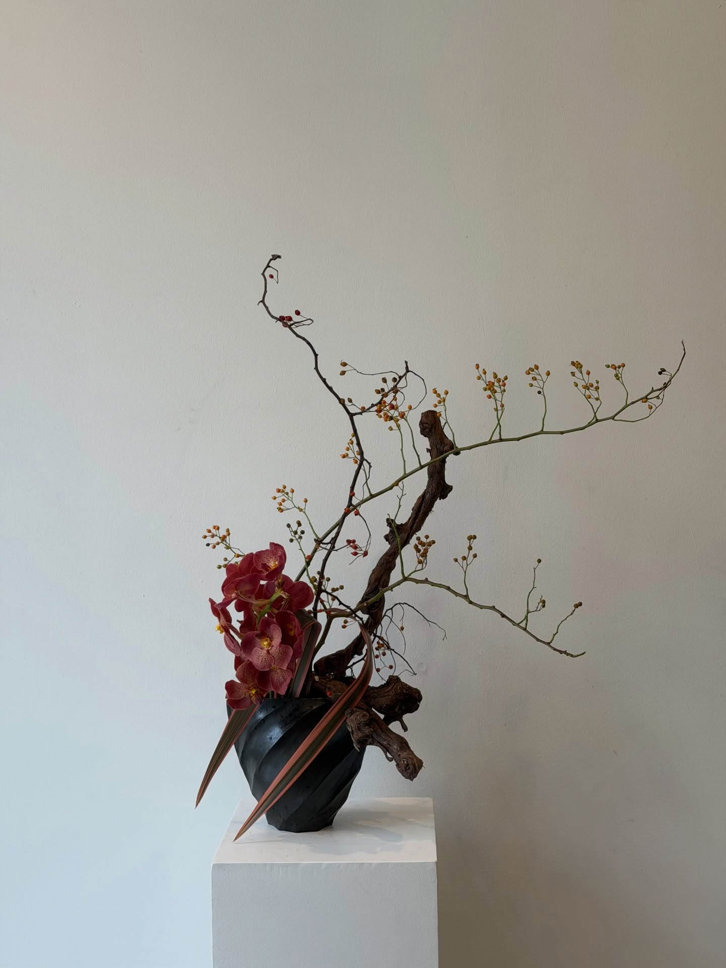 Autumn holds a color
that words almost fail to touch
in Japanese, we call it shibui.
Muted, yet deeply alive.
Like something gently aged by time,
quietly carrying its story.
Not loud, not bright—
but the kind of beauty
that lingers in your eyes a little longer.