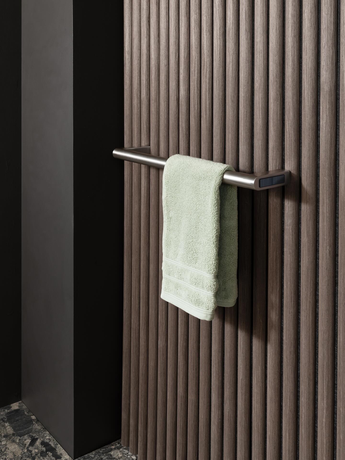 @jtp_uk
The JTP Ora dry electric towel rail features a sleek, dry heating design.🤍
The product has an energy-efficient 15W power rating and warms up in 5-10 minutes. The towel rail has adjustable heating temperatures, with four levels ranging from 45 to 60 degrees Celsius.
#bathroom #towelrail