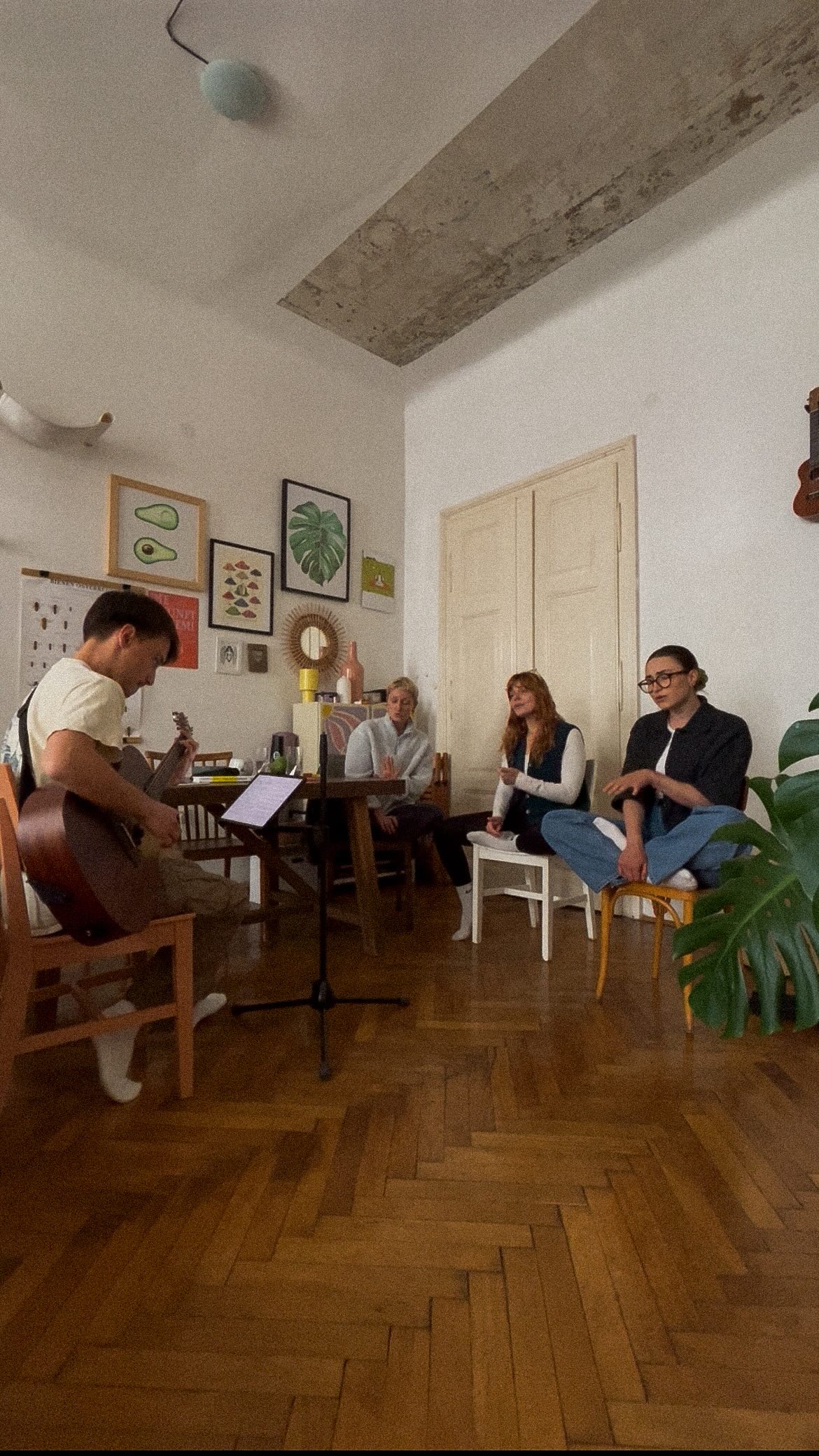 Haaalloooo👋
Wir spielen am 12.6. beim Bruno-Marek-Allee Straßenfest im @nordbahnviertel.wien 🤩
Special guest im schmorrn. akustik setup diesmal the GOAT @davidsladek 😍😍
Das feiern wir mit Bruno Mar(s/ek) 🤓
Wien, komm und tanz (oder kuschel oder schmus) mit uns 🥰
#mundart #soulaufsteirisch #schmorrn #harmony #brunomarekallee