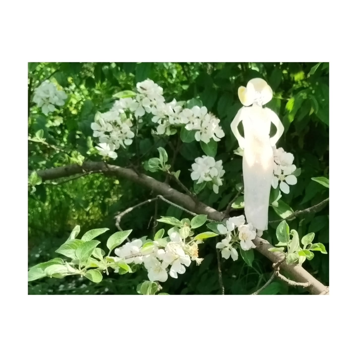 Diamonds Are a Girl's Best Friend #MarilynMonroe #paperdoll #artinstallation #diamondsareagirlsbestfriend #performanceart