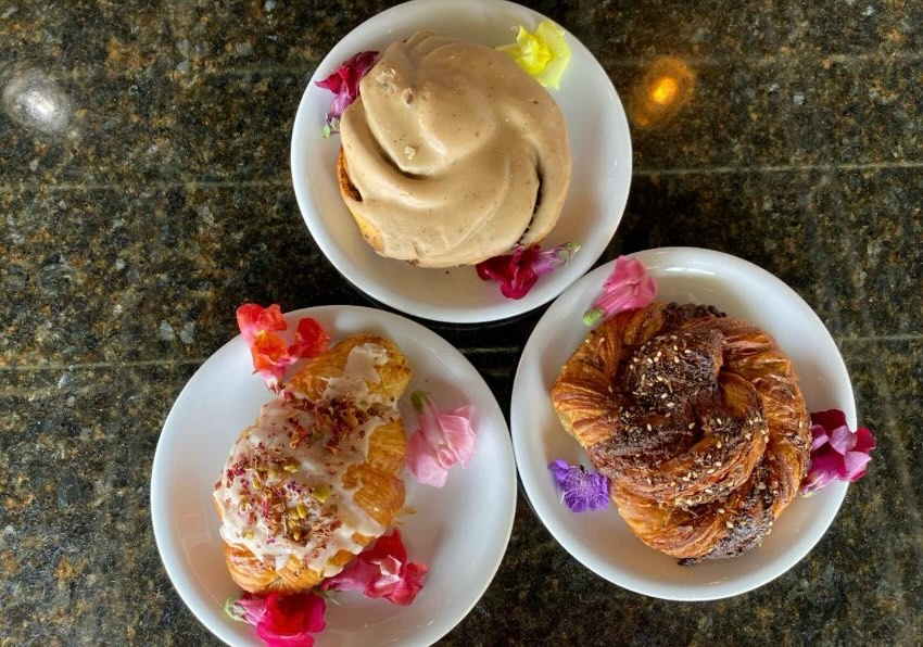 We are celebrating one year of partnering with @northsouthbaking 🥐
With a new menu every week and a decadent selection of baked goods, our partnership has been a delicious addition over the last year!
Thanks to everyone who supports our business and partners!
PS - check out North South Baking at the Hyde Park farmers market this summer!