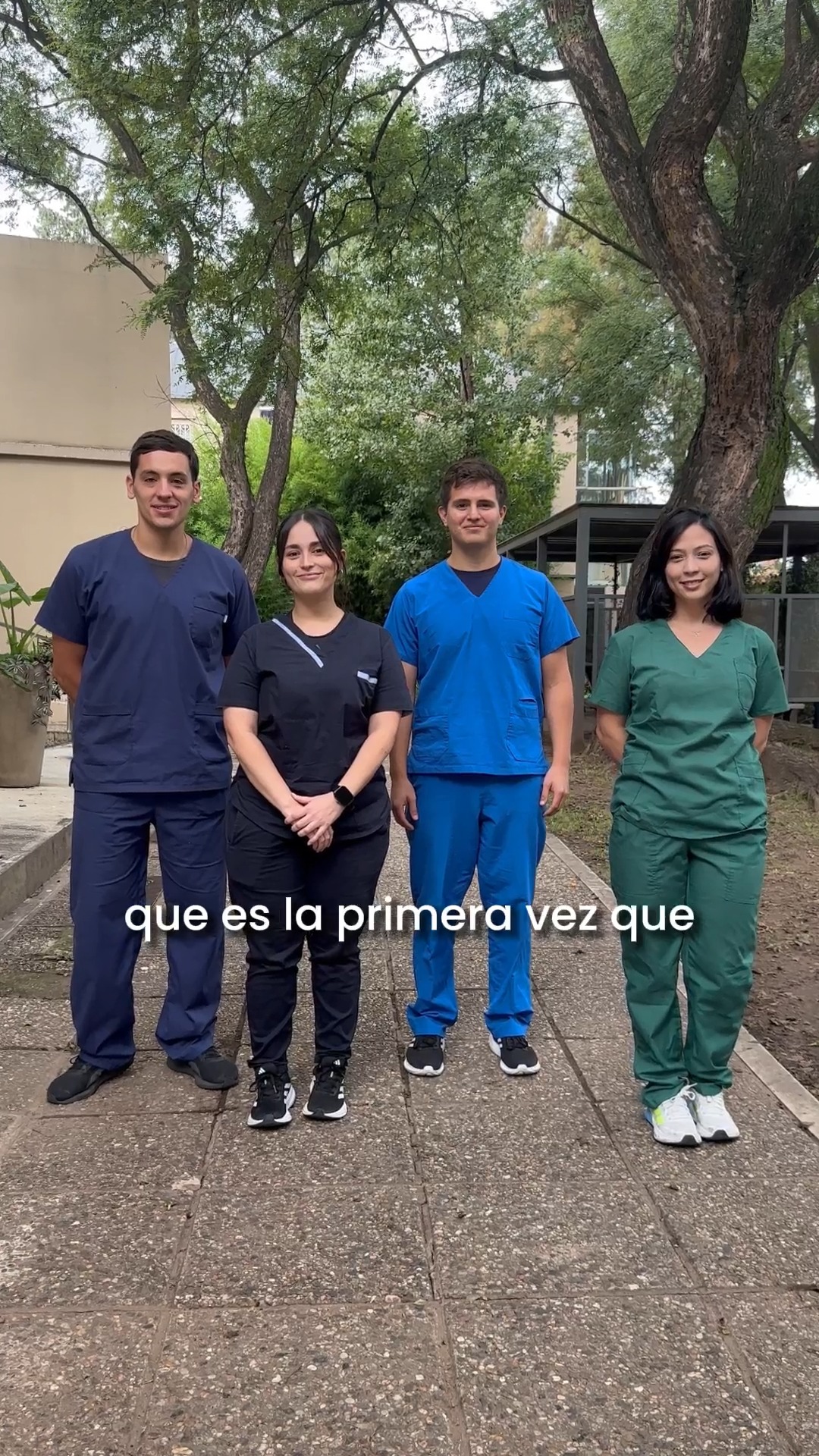 En INER acompañamos la formación de los futuros profesionales 💙
La práctica hospitalaria del 5° año de la Licenciatura en Kinesiología y Fisioterapia de la Universidad Nacional de Córdoba representa el tramo final de su formación académica.
En esta etapa, los estudiantes integran y profundizan sus conocimientos, desarrollando habilidades, destrezas y criterios clínicos fundamentales para un ejercicio profesional responsable.
A través del trabajo en instituciones de salud, el contacto directo con pacientes y la realidad de cada contexto, se fortalece una formación ética, humanística y comprometida con la comunidad.
✨ Apostamos al crecimiento profesional con vocación, compromiso y humanidad