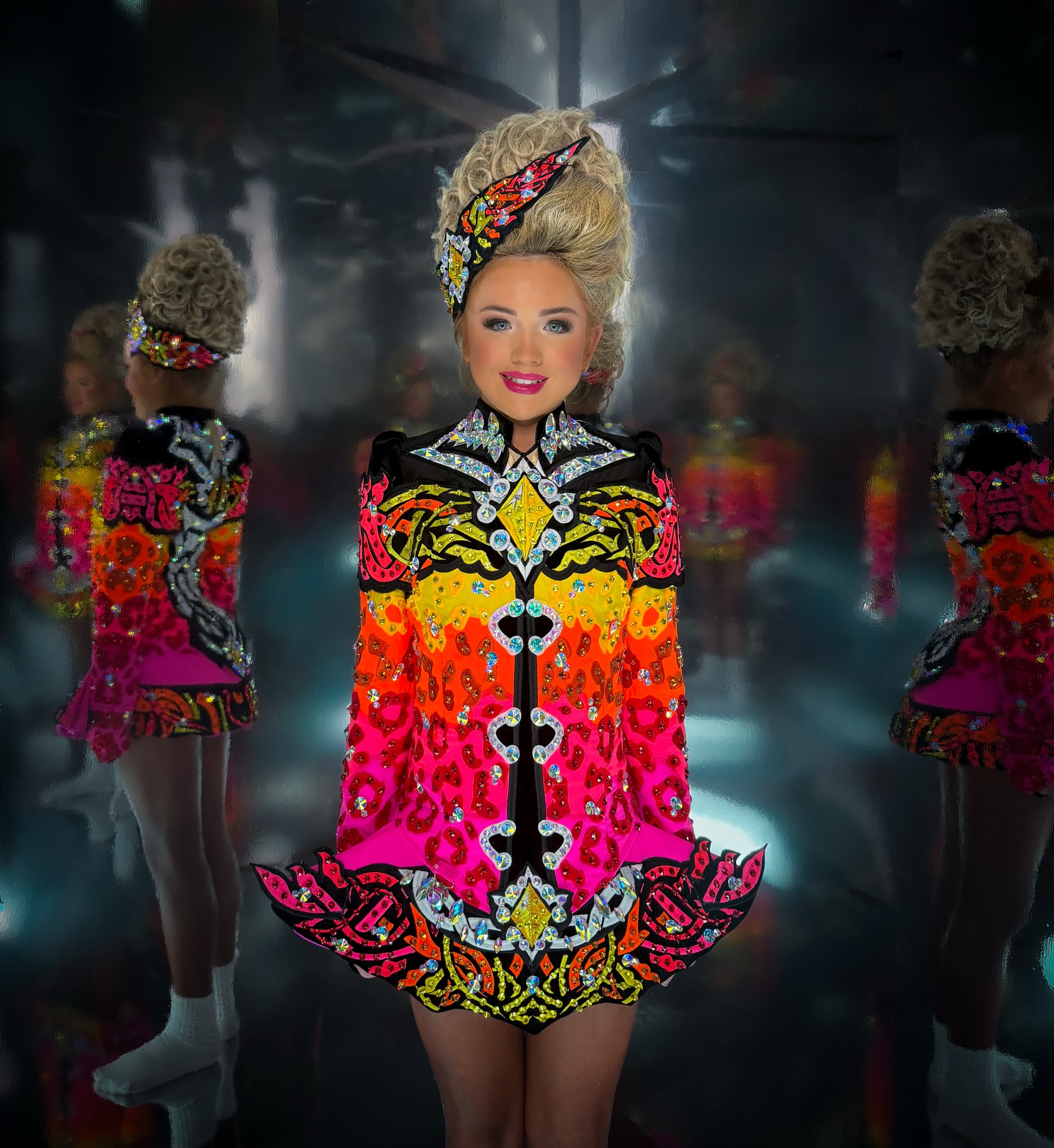 CARRAGH MCQUILLAN🩷
How fab does Carragh look in her new Elite, featuring vibrant neon tones blended with black detailing. We added sharp symmetrical patterns to give the dress a strong stage look!!
Good luck in your new Elite Carragh✨✨
📧Contact info@elitedancedesigns.com to secure your slot today.
#elite #elitedancedesigns #belfastdesigner #irishdancing #newdress