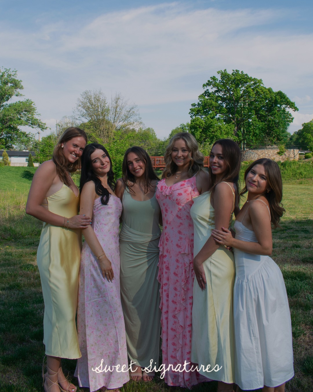 Our juniors are counting down the minutes until they get to celebrate our 25th anniversary!! Join them at our spring concert this Friday at 7:30 in Whitley!!⭐️
Ticket sales continue in Moseley from 10 to 4, free for all Elon students. See you there💌