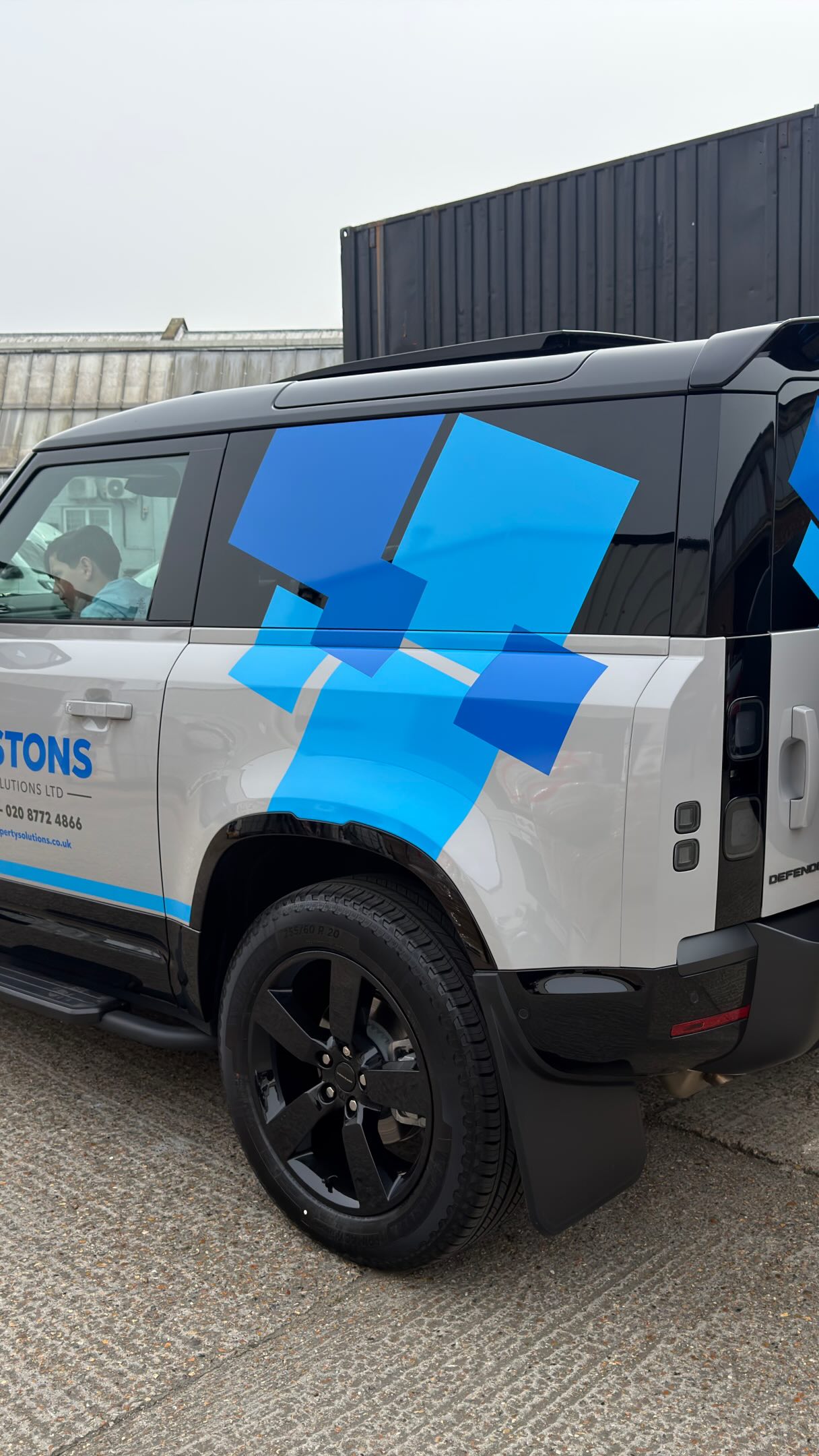Another defender completed and ready for the road #signwriting #vinylgraphics #wrapped #biginthegame #lovewhatwedo