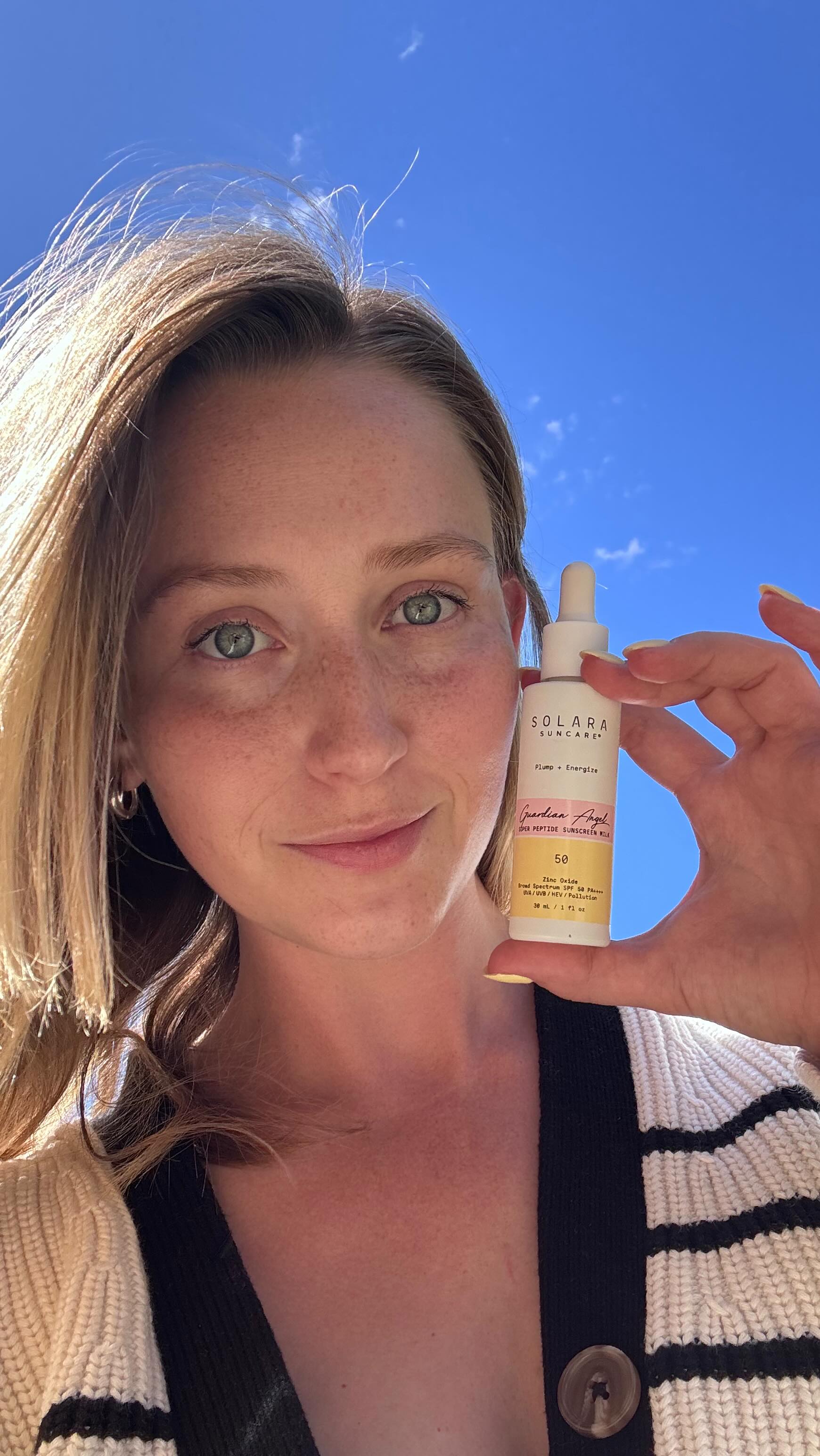 Mineral sunscreens have come a long way in the last few years! No more thick white goopy sunscreen - today’s versions are packed with skin forward ingredients and glide on like a serum. So no excuses to skip the sunscreen 😎. Reviewing a new + super clean SPF 50 milk & SPF 30 eye primer from Solara.