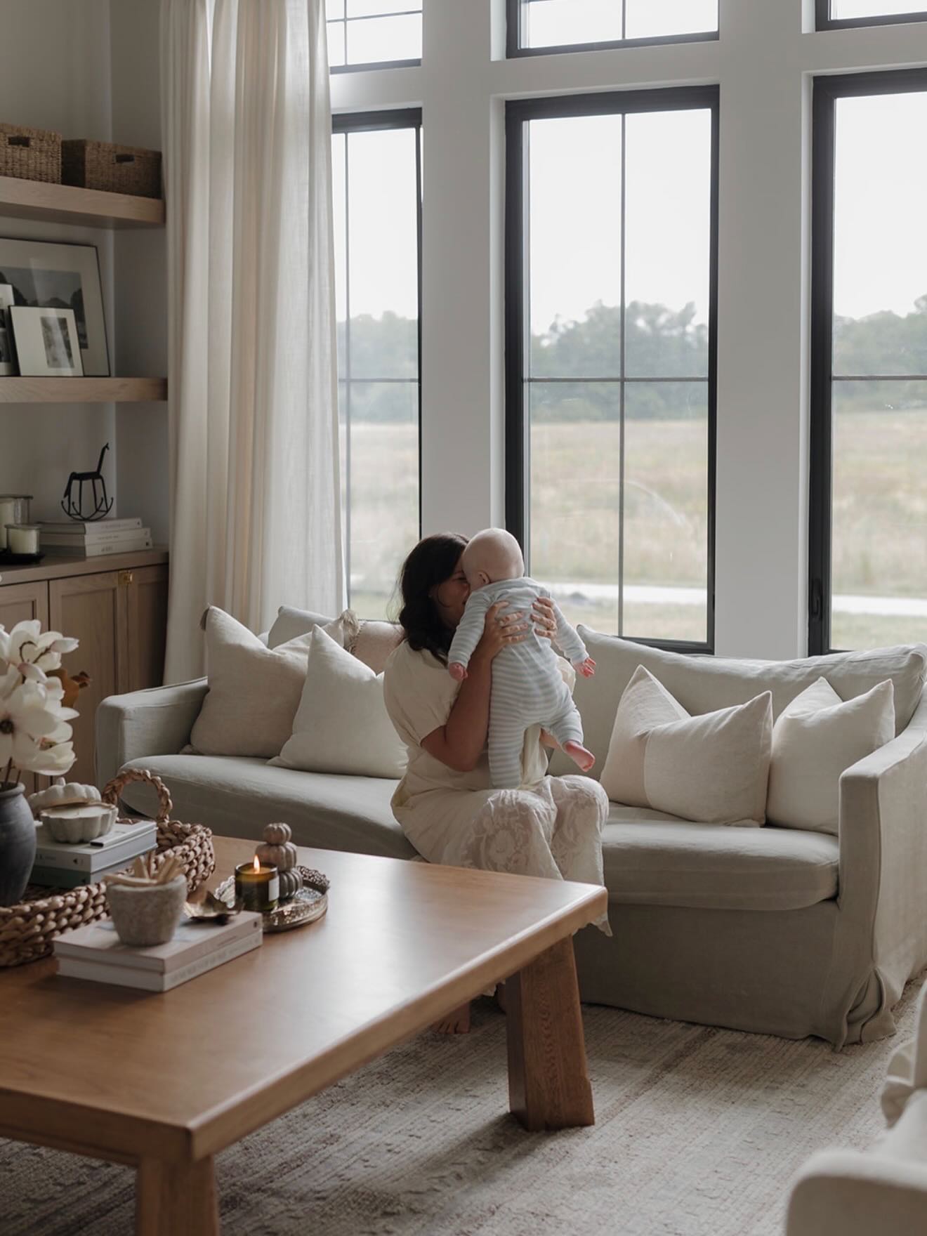 A glimpse into Whitney’s stunning home ✨🤍 @themalishhome
