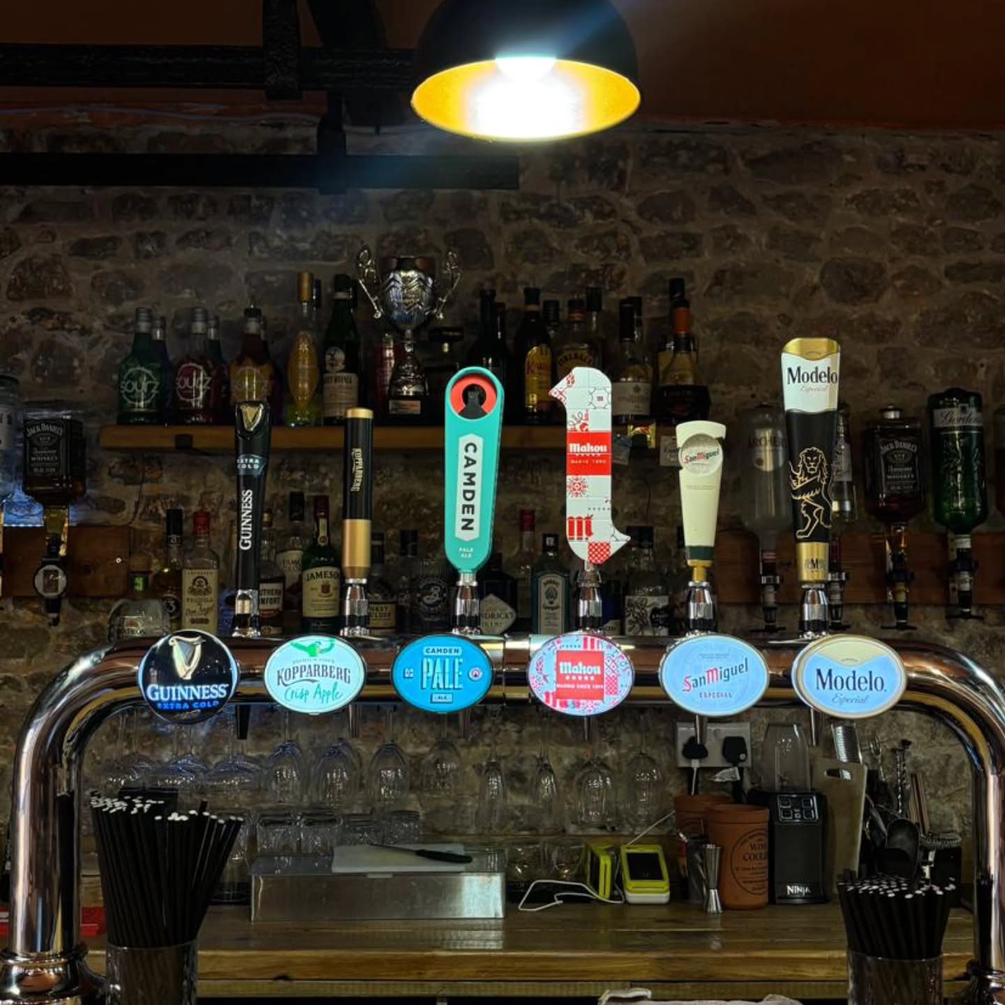 New line up of draughts, fresh in this week. Guinness (as always!) Kopparberg Crisp Apple, Camden Pale Ale, Mahou, San Miguel & Modelo.
Available now! 🍻