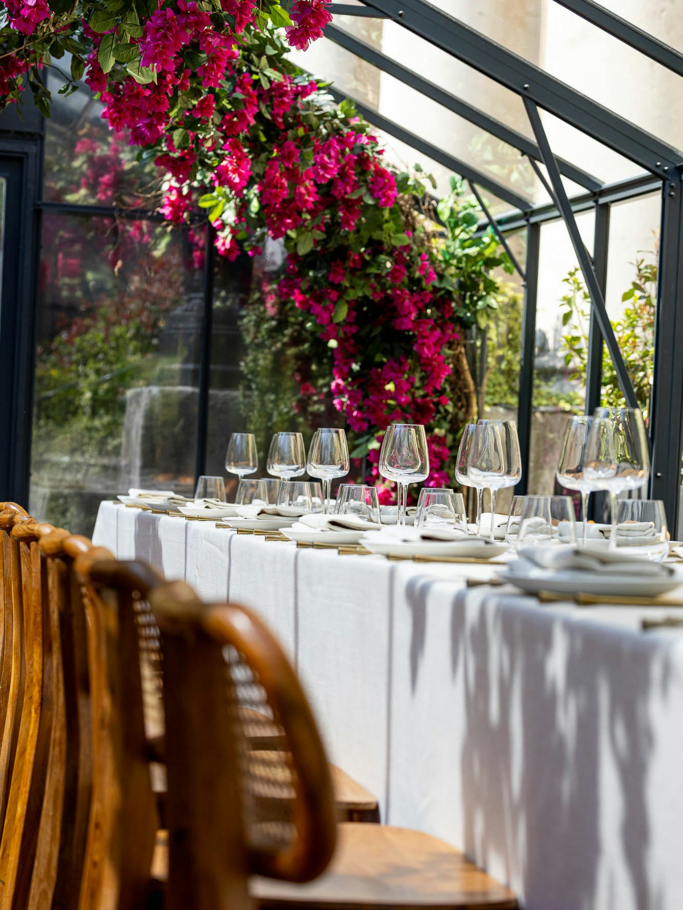 Summer soirée season has arrived, and our Regency Greenhouse is ready to host your next celebration. 💕