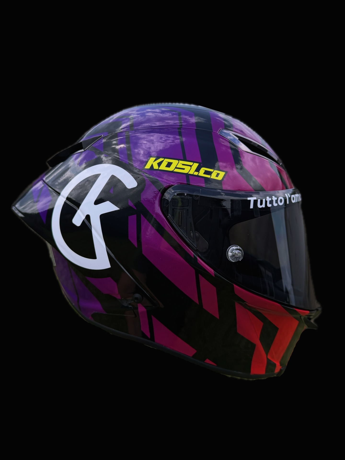 Custom AGV pista ๐ฅ #lookgoodridefast
Want your own custom helmet? DM us today and get yours rolling! $325 matte or gloss
