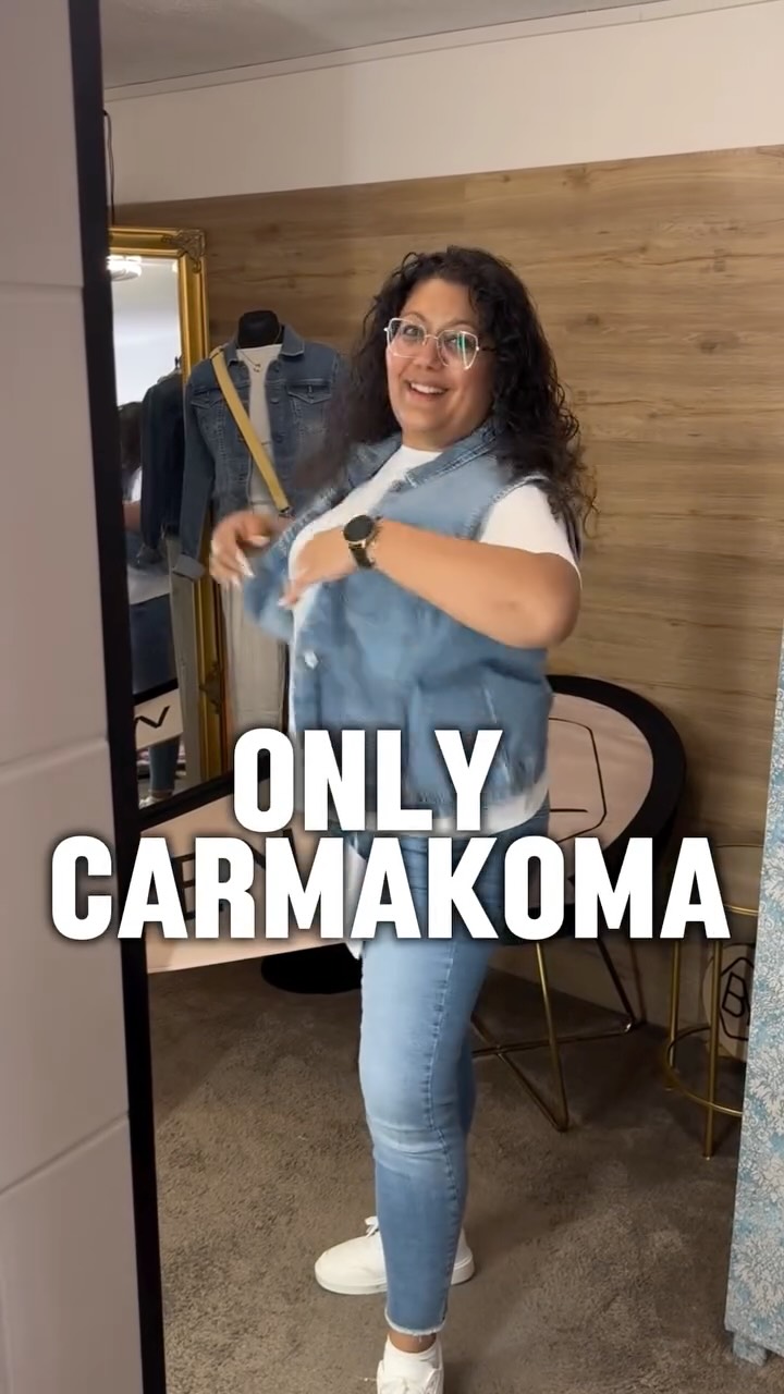 ✨ BIG NEWS ✨
Curvy Queens, aufgepasst!!! Wir haben etwas ganz Besonderes für euch! 💥
Ab nächster Woche zieht ein neues Lieblingslabel bei uns ein:
🖤 ONLY CARMAKOMA 🖤
Freut euch auf super stylische, moderne Stylez in
Größe 42–54, die eure Kurven perfekt in Szene setzen 🤍
Mode, die nicht versteckt, sondern feiert! 🔥
Wir sind soooo happy, euch diese wunderschönen Teile endlich zeigen zu dürfen 🥹✨
Und glaubt uns… ihr werdet sie lieben!!
👉 Seid gespannt & kommt unbedingt vorbei
👉 Die ersten Teile sind ab nächste Woche bei uns im Store!
Connected BY Fashion 🤍
#curvyfashion #plussizegermany #onlycarmakoma #bysylez #fashionliebe
