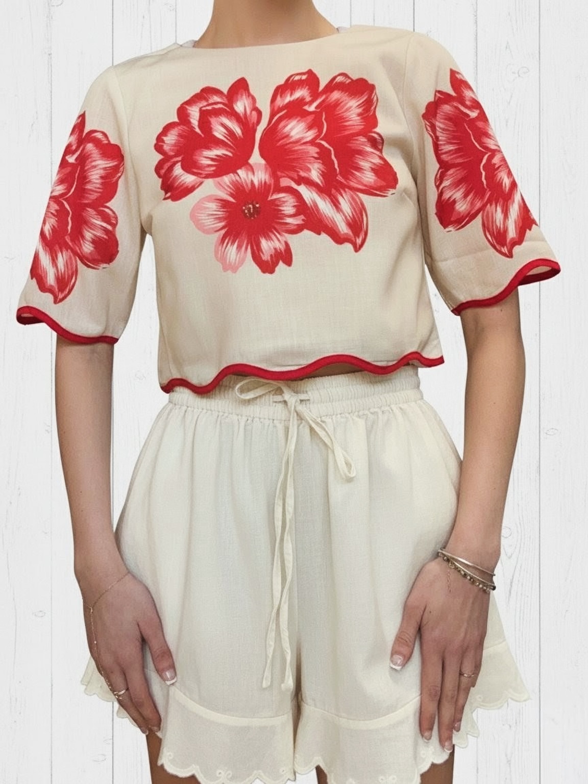 Creamy neutrals + statement florals = an easy standout 🌺 This new top brings just the right mix of soft and bold for your everyday glow.
#BostonMicroneedling #BmSkincare #StyleInBloom #ChicEveryday #BoutiqueFinds