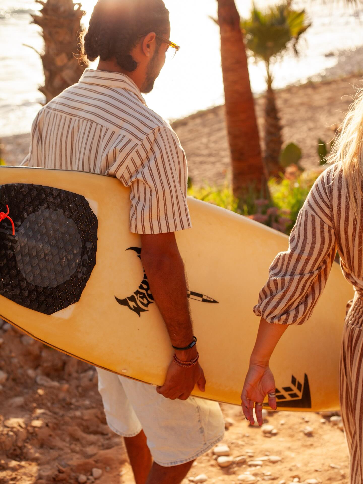 Handwoven organic cotton shirts , perfect for warmer days, keeping you cool and fresh. The fabric is traditionally woven on looms in India by local artisans.
Finished with coconut button closure ✨Limited pieces available, only 2 each size