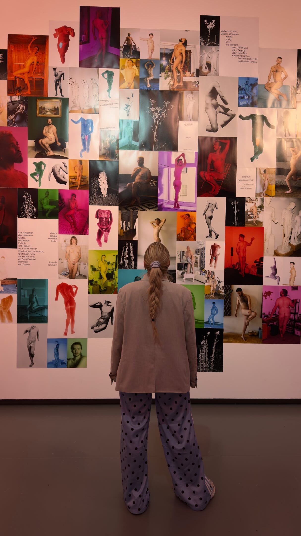 Spaziergang durchs Museum inkl. Aufklärung #orgasmusgap ✨🍆🍑
AD | Wusstest du, dass die Lücke zwischen dem Vergnügen von Männern und Frauen in heterosexuellen Beziehungen immer noch riesig ist? 📉 Der sogenannte Orgasmus-Gap ist kein biologisches Schicksal, sondern oft das Ergebnis von mangelnder Kommunikation und veralteten Skripten im Schlafzimmer. Vergnügen ist kein Bonus, es ist ein Recht. Lasst uns aufhören, so zu tun, als wäre Seggs „vorbei“, wenn nur eine Person fertig ist. Reden wir über Wünsche, Anatomie und darüber, dass die Klitoris meistens der Star der Show sein sollte. ✨
Und genau für diese extreme Lücke setzten sich @orionversand und @pjurlove ein! Sie möchten die Lücke schließen und Tabus brechen! ✨🍆🍑🤞🏽
Die Ausstellung @nrwforum SEX NOW ist nur für Besucher*innen ab 18 Jahren zugänglich. Sie zeigt künstlerische Arbeiten mit expliziten sexuellen Inhalten. Sie geht noch bis 5.5.26 und ist sehr empfehlenswert!
#endometriosis #sexually #sexualität #aufklärung