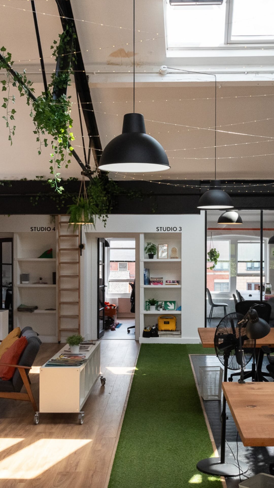 Looking for a new studio based in Nottingham?📍
Based in the city centre of Nottingham, you’ll find @arc_space_coworking tucked away in Hockley.
With a number of studios, breakout spaces, meeting rooms and more, we’re the perfect base for your team if you’re looking to work in a friendly sociable environment, while benefitting from all the amenities of an office.
Enquire by emailing us at hello@arc-space.co.uk, we’d love to show you around! 📨