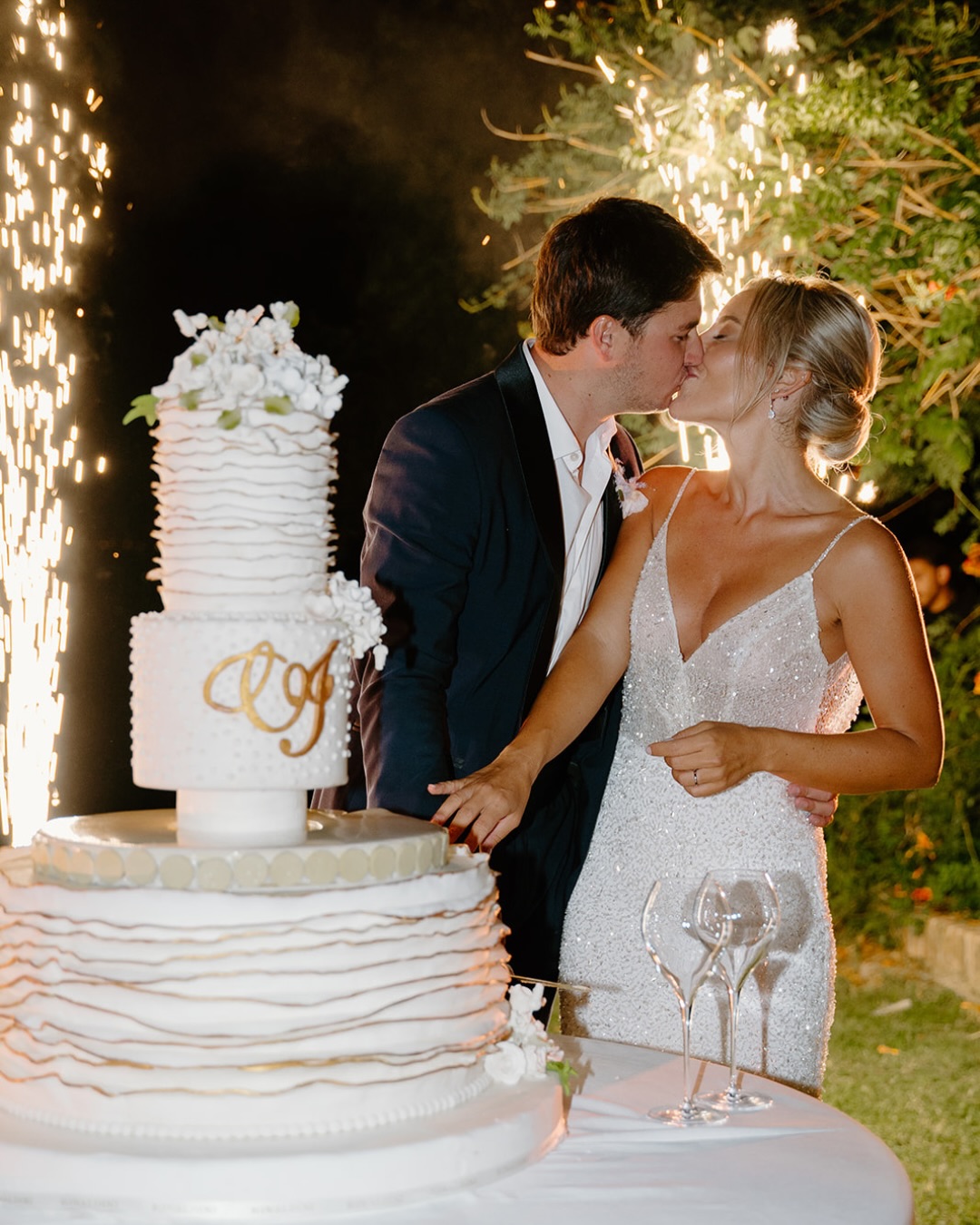 Fireworks lighting up the sky, a three-tier masterpiece, a magnum in hand, and the love of your life right before your eyes.✨🍾
What more could you wish for?
#DestinationWeddingPlanner #LuxuryWeddingPlanner
events in italy | wedding in Italy | wedding inspiration