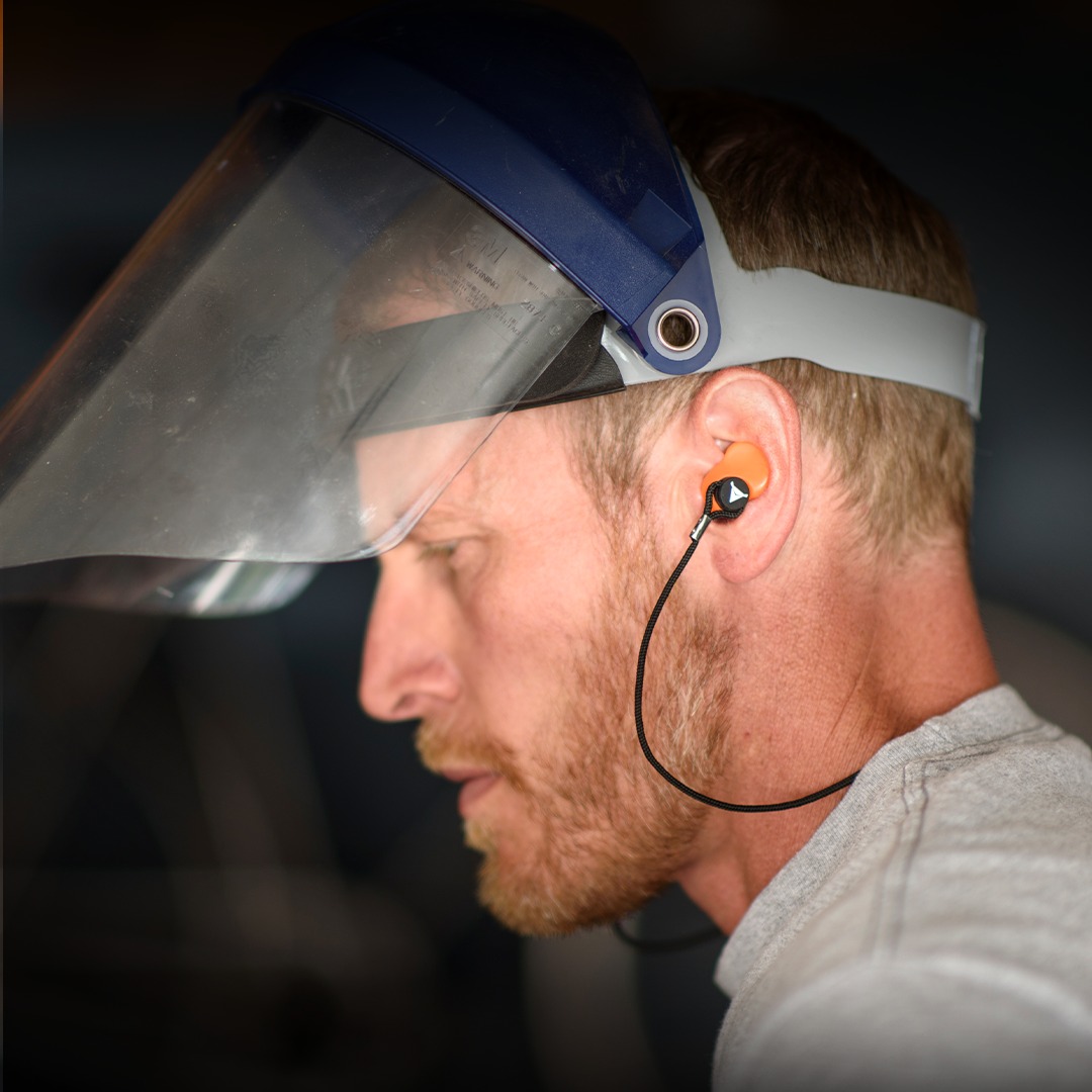 Tired of poorly fitting earplugs? Decibullz lets you custom-mould at home with hot water for a perfect, repeatable fit every time. Comfort meets protection — snug seal, reliable sound reduction, fewer returns. Near-custom performance without the custom price. Ready to try? Link in bio 👂🔥🔧 #HearingProtection #CustomFit #Decibullz #UKSafety #Shooters #IndustrialSafety #WorkSafe #EarCare