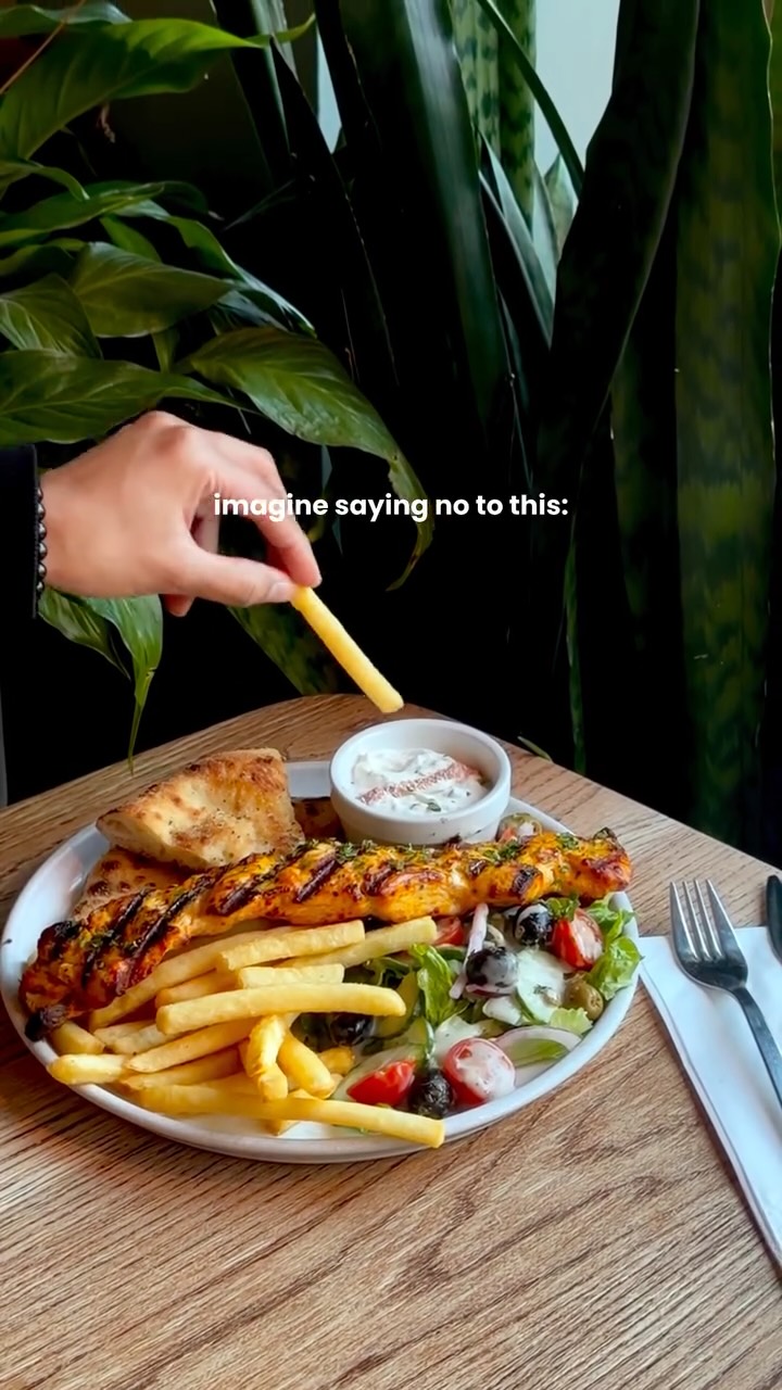 Our chicken souvlaki...🙌🏼🧡
Marinated grilled chicken, homemade bread, your choice of tzatziki or hummus, and fresh salad. 😎
Available to eat in or for collection.🤝🏾
Honestly... why would you say no? 🤷🏽♀️
#nottinghamfood #nottinghamrestaurant #grilledchicken #bistro66beeston #nottinghamrestaurants