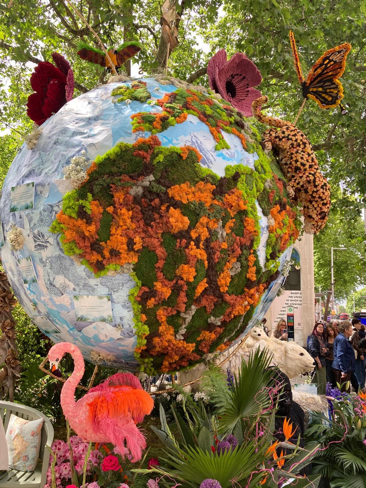 Our Membership Committee Chair is at Chelsea in Bloom today and spotted this beautiful installation, with a theme of Out of this World š
It looks award-winning to us! (PS: donāt forget our awards scheme is only open for a few weeks more!)
Have you spotted any other maps, whether artistic, historical or modern, whilst out and about?
#mapmonday #community #excellence #mapping