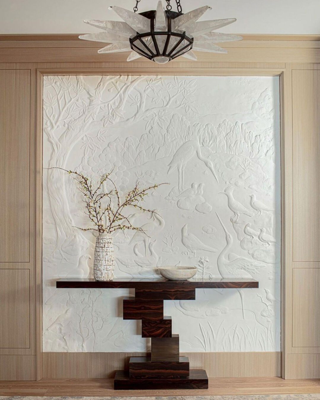 Elevate your interiors with the artistry of SuperStrata's custom panels. From bas relief to high gloss lacquer and scagliola to fluted plaster, our skilled artisans bring every finish to life—églomisé, metal plaster, faux painted, gilded, and more. Crafted for beauty, designed for impact, and shipped worldwide for seamless on-site installation.
Link in bio to see more of the finishes we can create for panels.
Image 1 by michaeljleephotography in an Artistic Collaboration with Daher Interior Design and SuperStrata | Image 3 by @thomasloof
