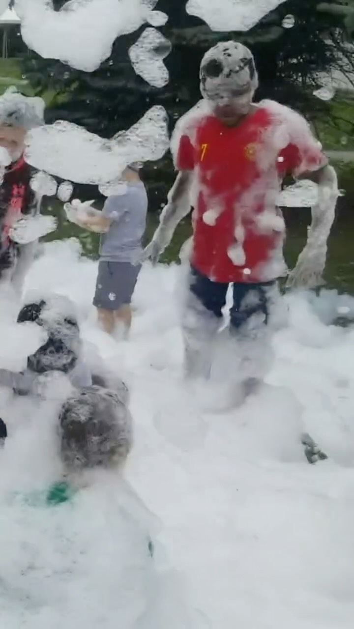Summer is coming… and things are about to get FOAM-ous ☀️🫧
If your event isn’t covered in bubbles, are you even doing summer right? Kids running wild, music pumping, foam flying everywhere… this is the kind of fun they’ll be talking about all year.
.
Hot tip: the best dates go fast… like kids into foam.
DM us now to pre-book your summer party before it’s gone!
.
.
#SummerParty #FoamParty #SummerEvents #KidsEntertainment #CampFun #OutdoorEvents #BubbleFun #PartyIdeas #EventEntertainment #MagicalMemories
