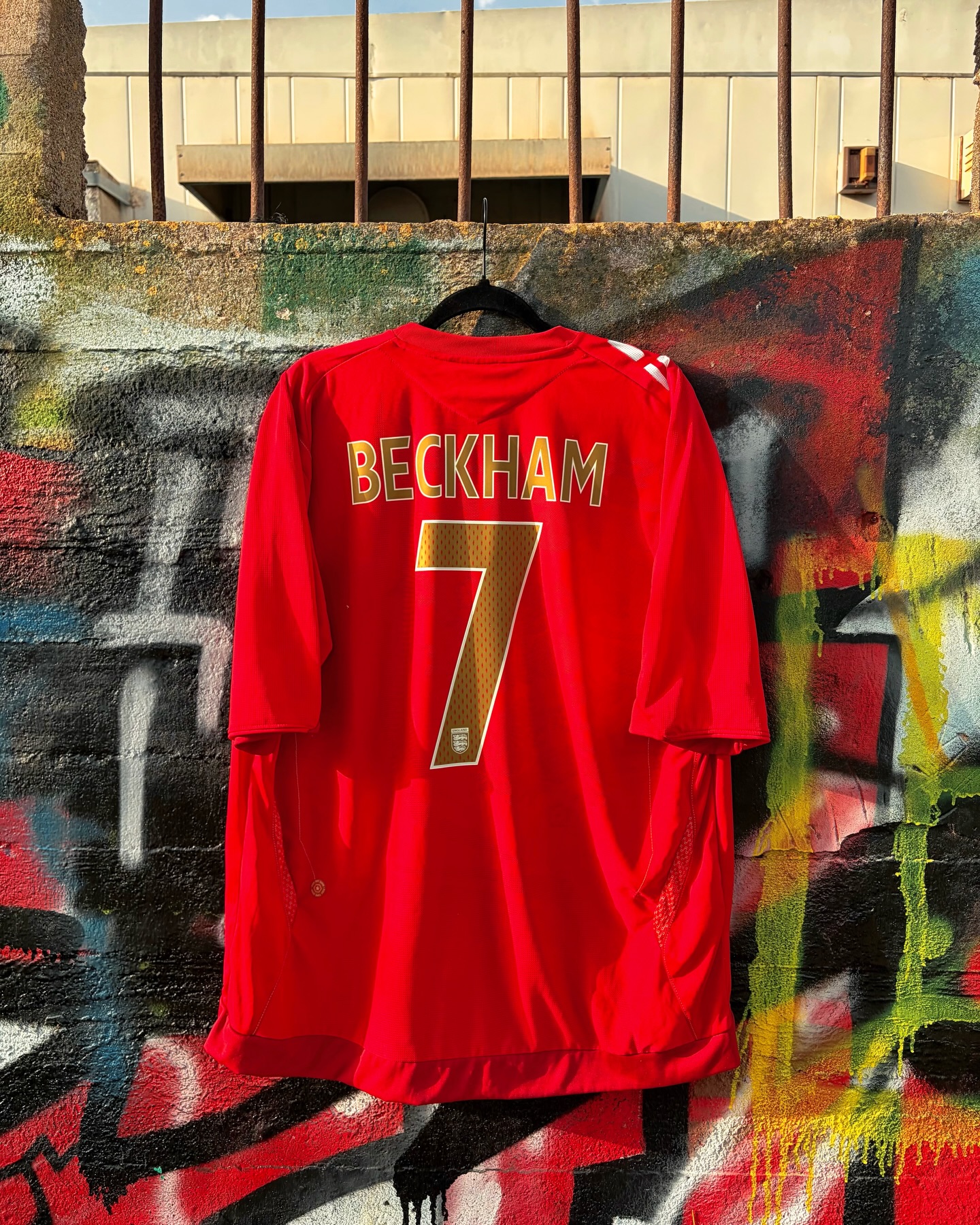 דיור בקהאם נבחרת אנגליה 🇬🇧
2006 מדי חוץ
זמינה בלארג׳ וב2XL
דברו איתנו 📲