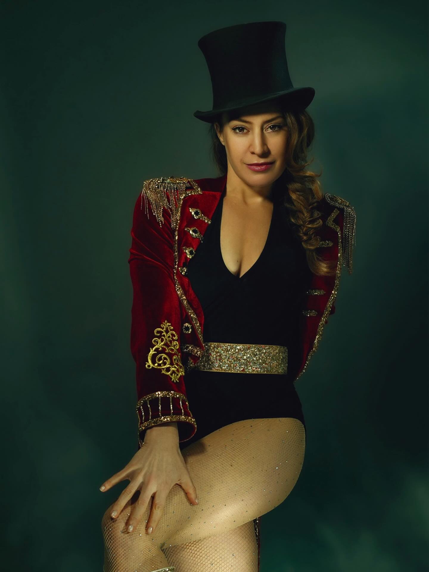 Bring on the circus, bébé.
Little reminder: observe what lights you up, even if it feels a bit wild - those are usually the dreams worth chasing.
📷 @vsanchorstudio